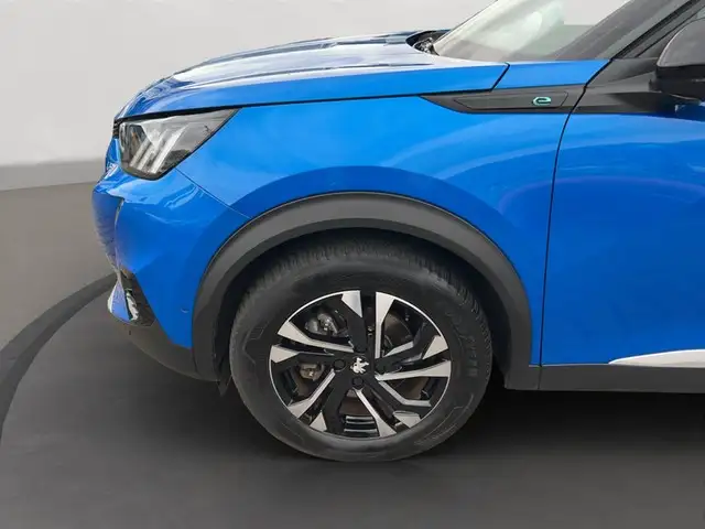 Peugeot E-2008 view 7