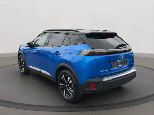 Peugeot E-2008 view 3