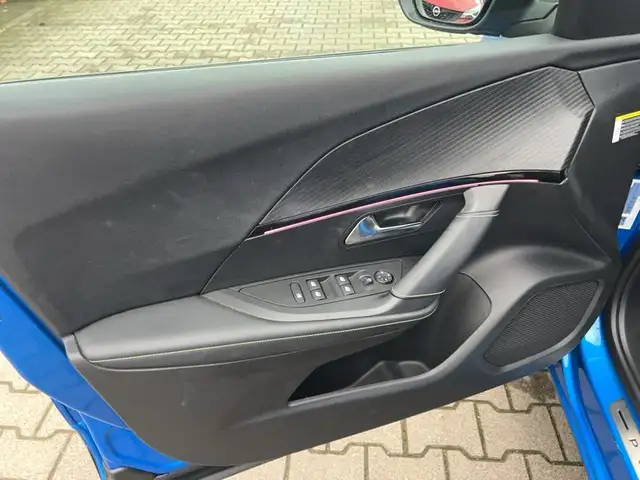 Peugeot E-2008 view 14