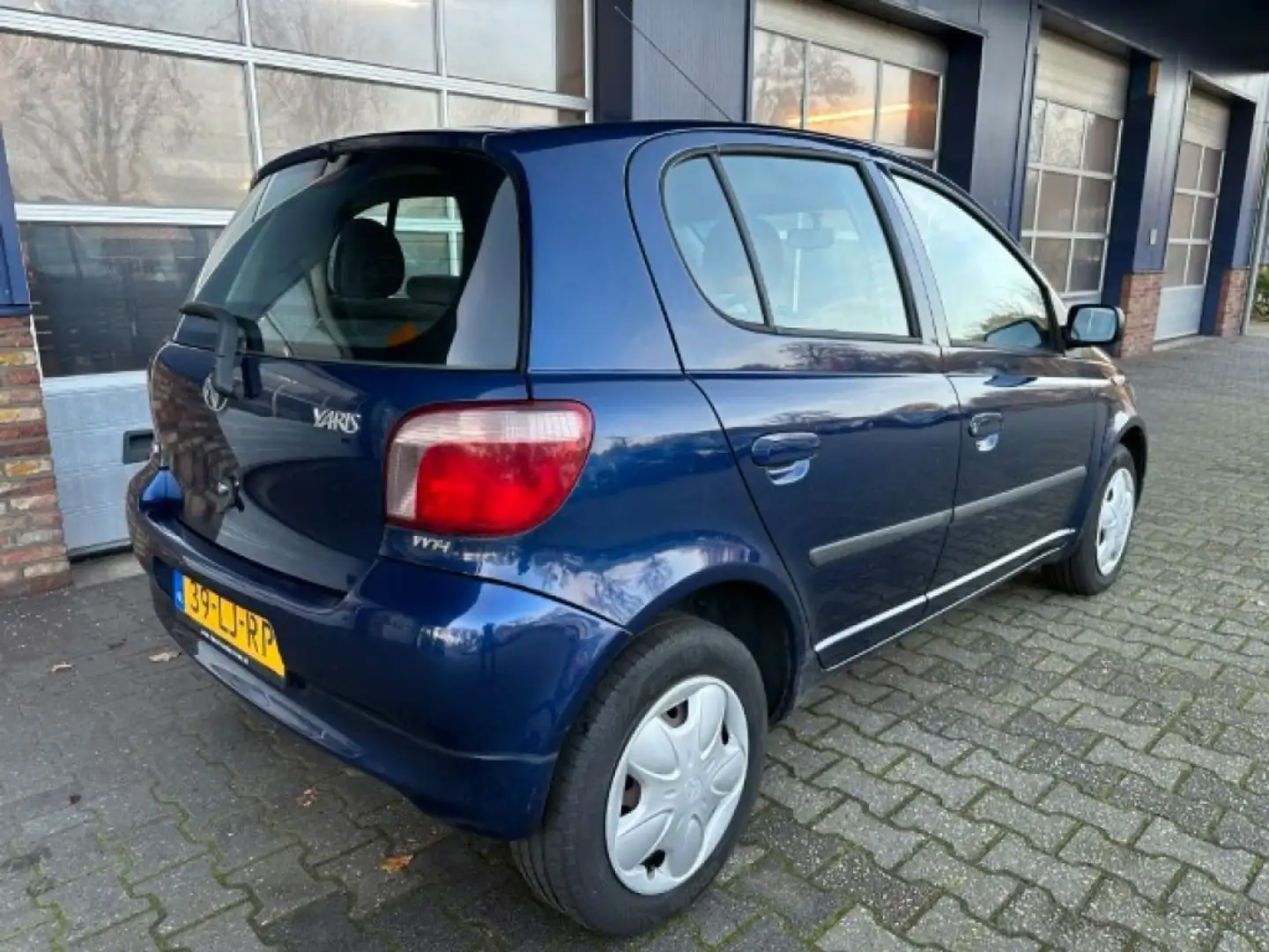 Toyota Yaris 1.3-16V VVT-I SOL Bleu - 2