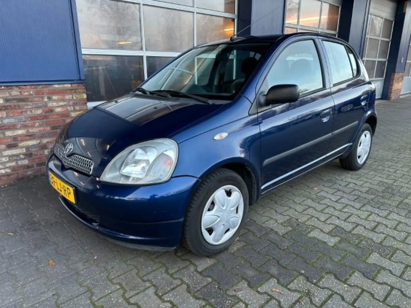 Toyota Yaris 1.3-16V VVT-I SOL Bleu - 1