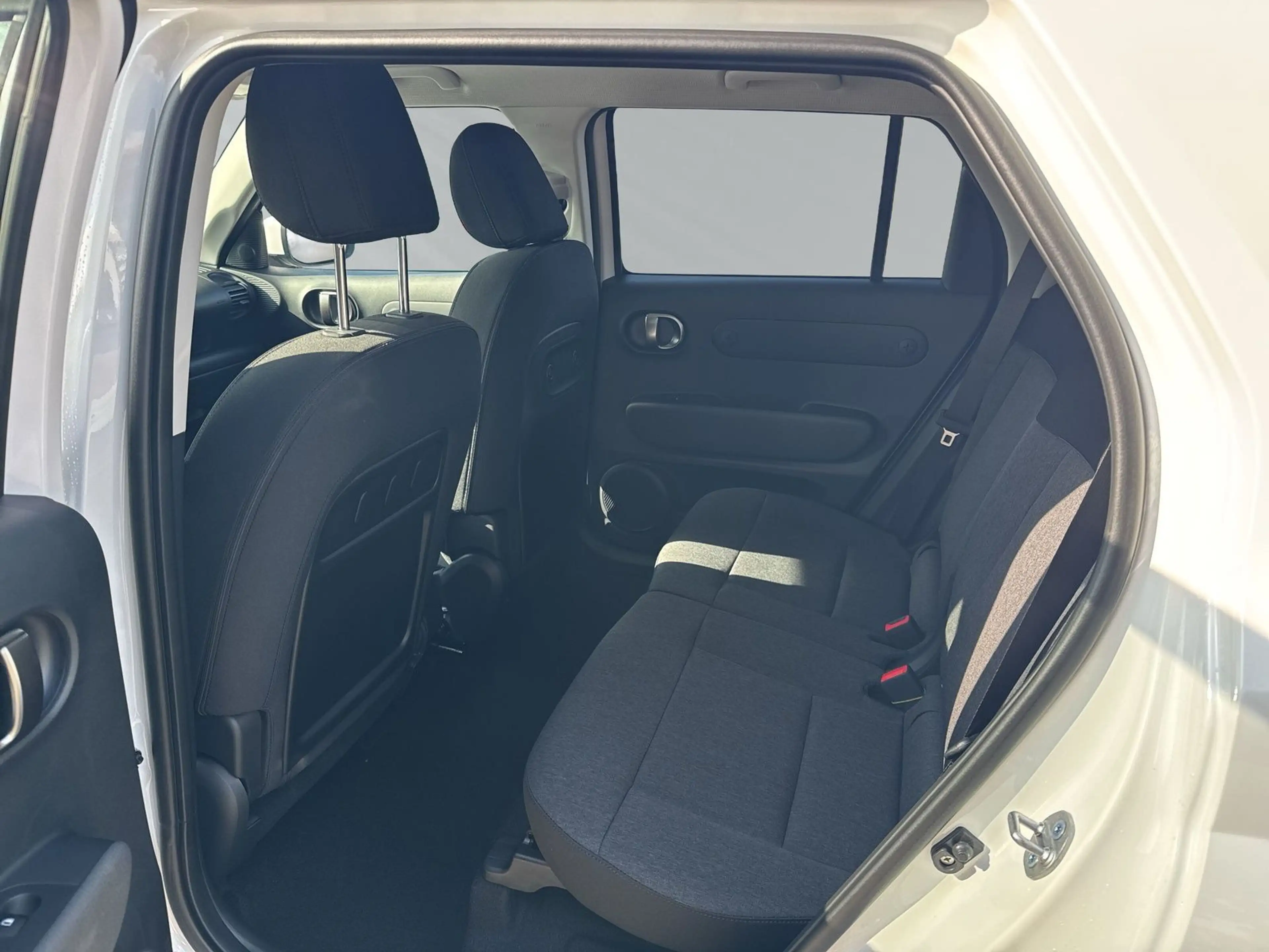 Hyundai Inster MY27 49kWh PRIME+GLAS-SCHIEBEDACH+V2L-PA+ — photo 11