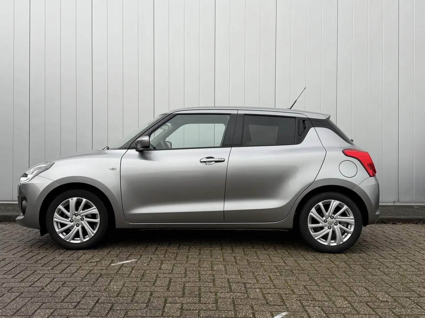 Suzuki Swift 1.2 Select Smart Hybrid 1e Eigenaar Dealer Onderho Grijs - 2