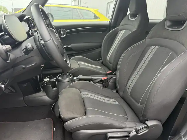 Mini Hatch view 10