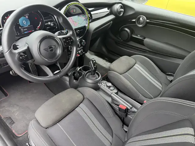 Mini Hatch view 9