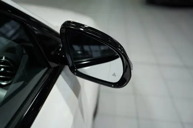 Mercedes-Benz E Class view 13