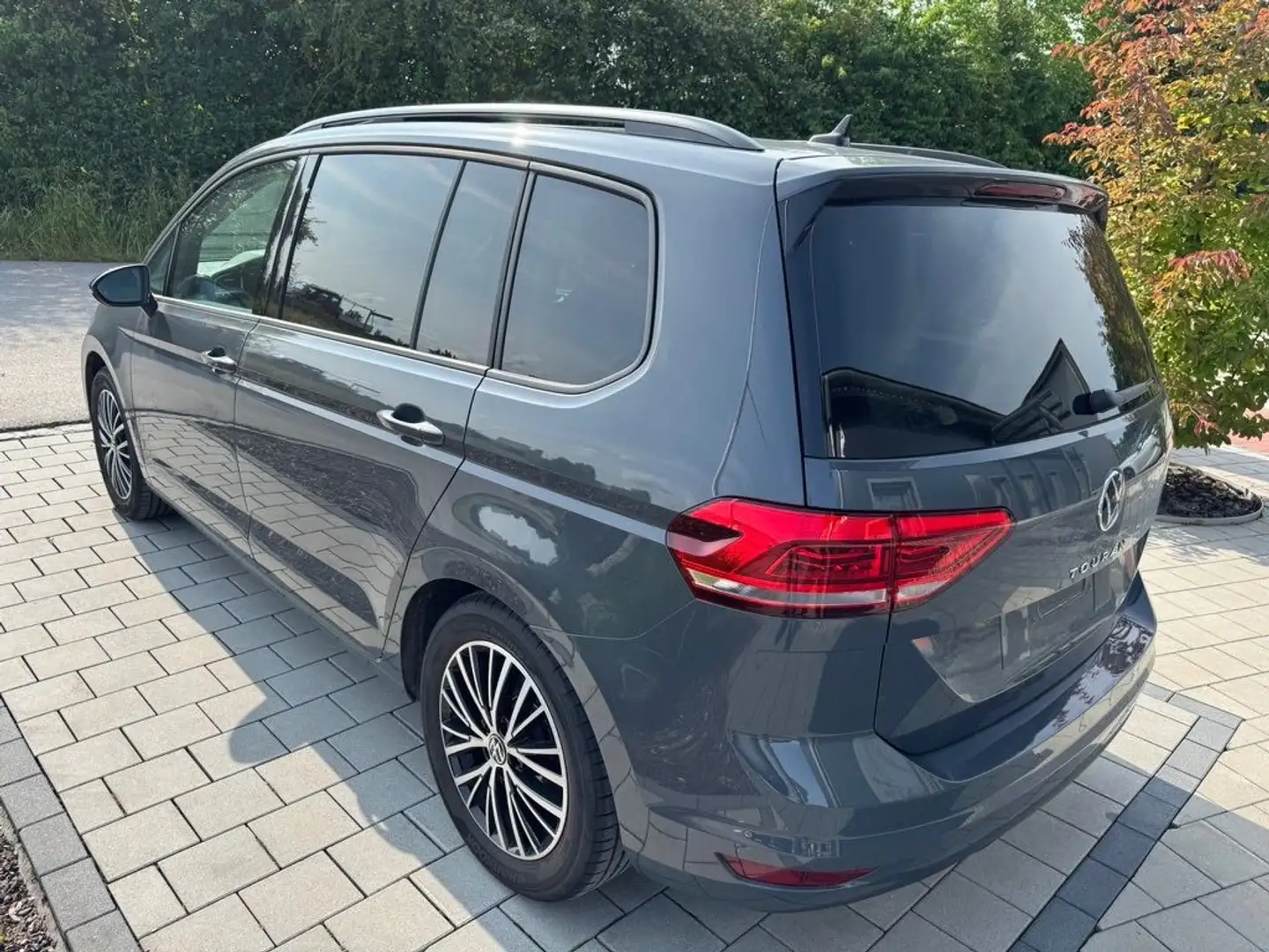 Volkswagen Touran Comfortline 1.5 TSI, Panorama, 7-Sitzer, Grau - 2