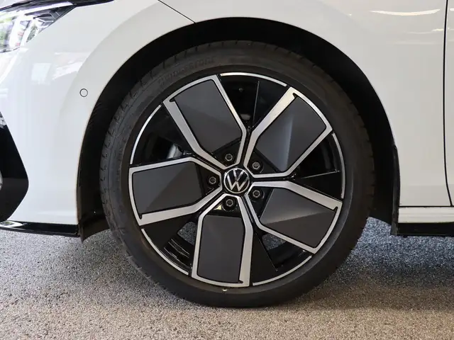 Volkswagen Golf view 8