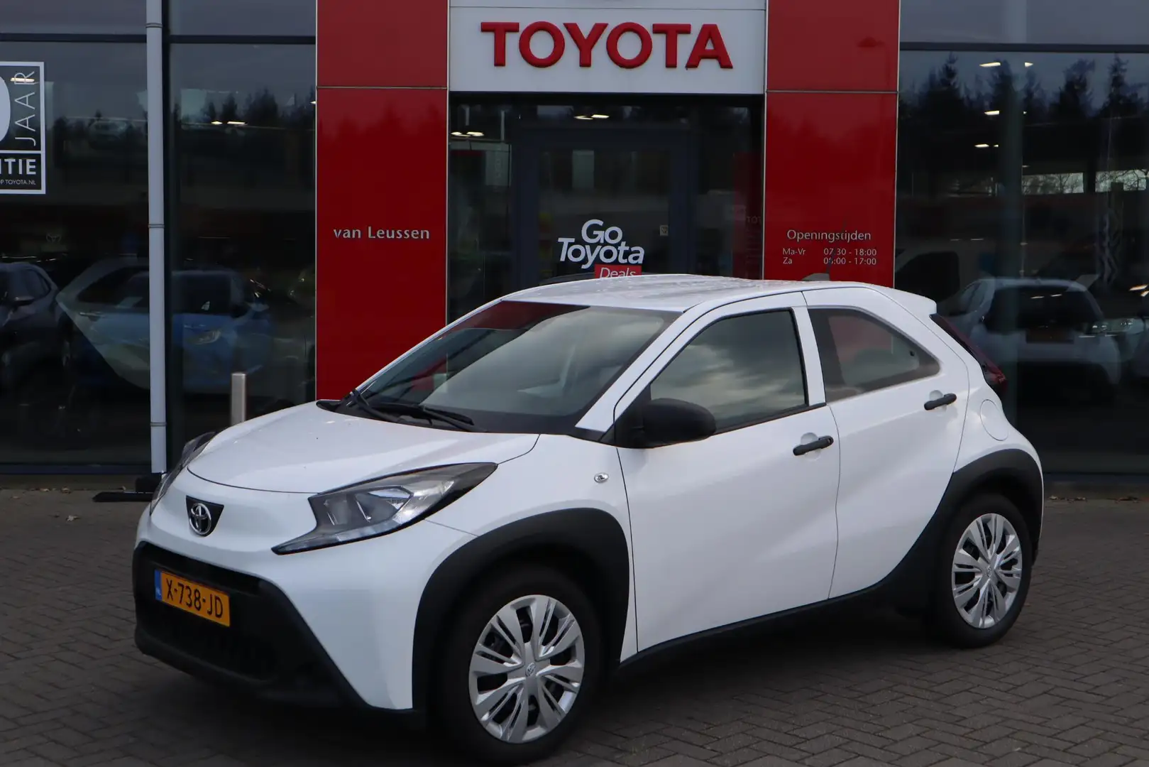 Toyota Aygo X 5-DEURS AIRCO EL-RAMEN AD-CRUISE LICHTSENSOR LAGE- Blanc - 1
