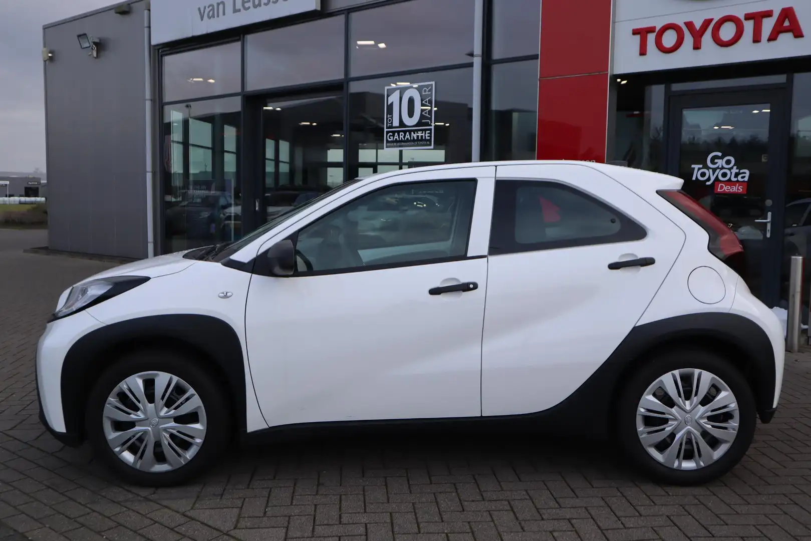 Toyota Aygo X 5-DEURS AIRCO EL-RAMEN AD-CRUISE LICHTSENSOR LAGE- Blanc - 2