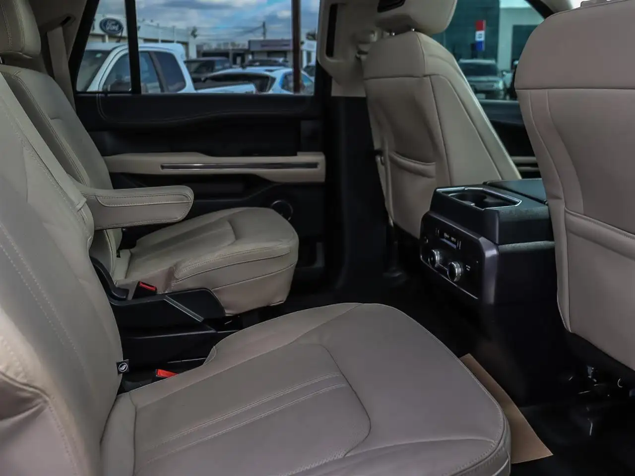 Ford Expedition снимка Ford Expedition