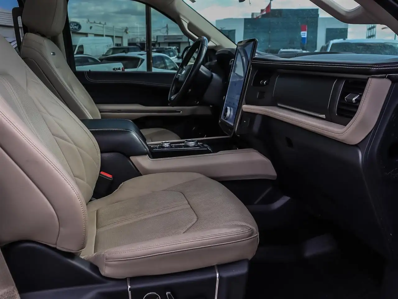 Ford Expedition снимка Ford Expedition