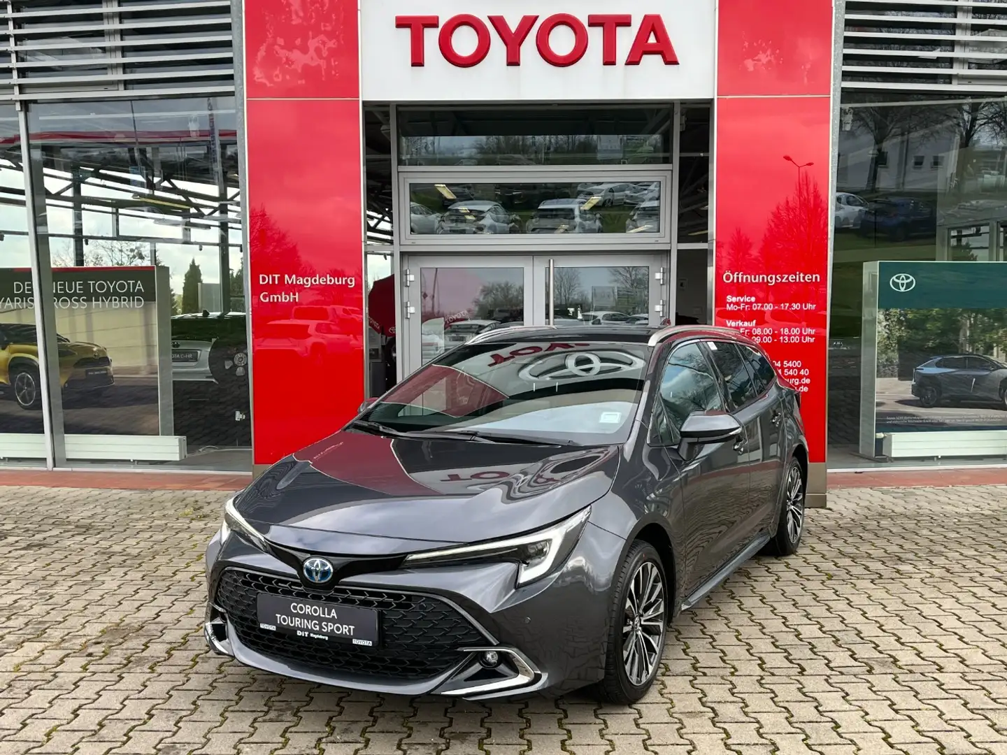 Toyota Corolla TS 2.0 Hybrid ACC, Technik-Paket Šedá - 2