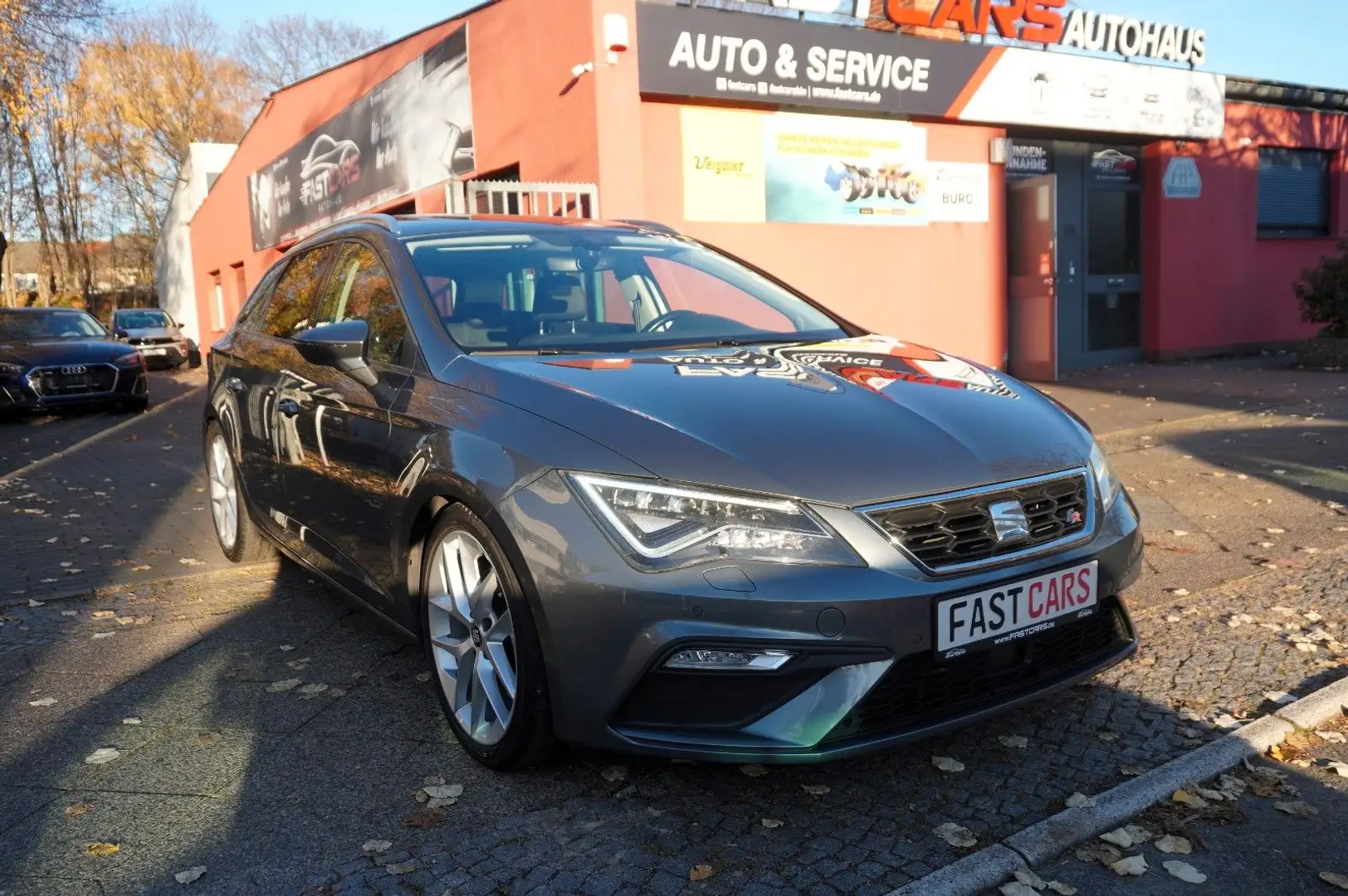 SEAT Leon ST FR Leder Carplay Navi Beats Panorama ACC Grau - 2