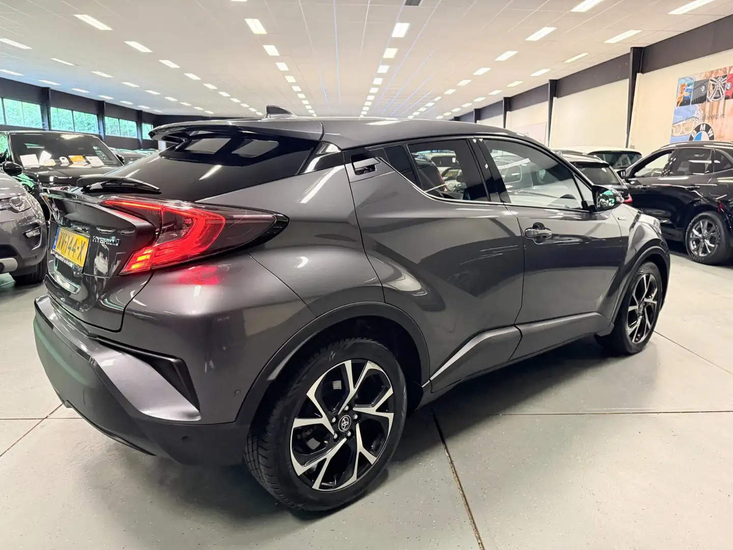 Toyota C-HR 1.8 Hybrid Style NAVI/DAB/CRUISE/JBL-SOUND/ECC/PDC Grijs - 2