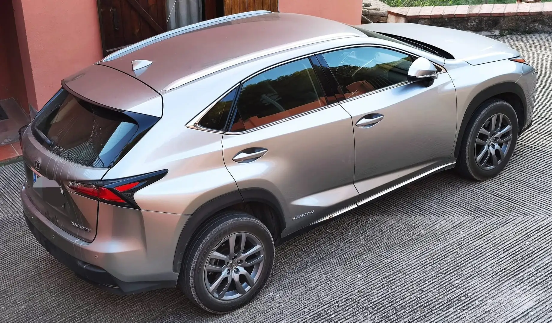 Lexus NX 300h NX 300h GARANTIA 1 AÑO Executive 4WD NavIbox Plateado - 1