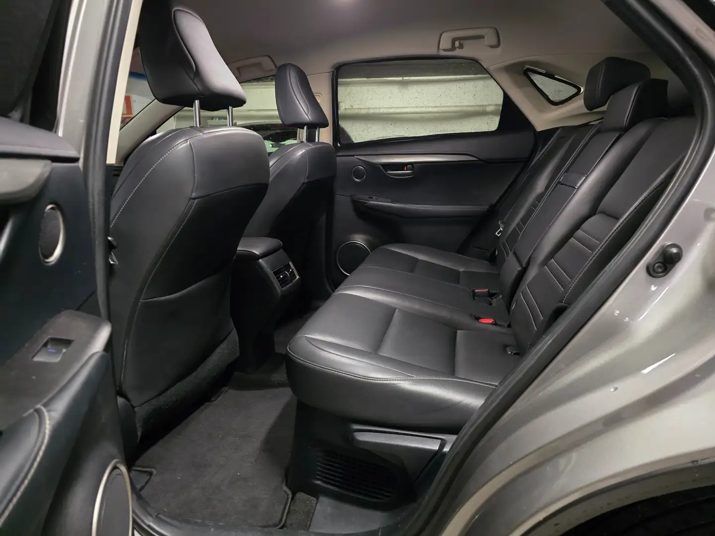 Lexus NX 300h NX 300h GARANTIA 1 AÑO Executive 4WD NavIbox Silber - 2