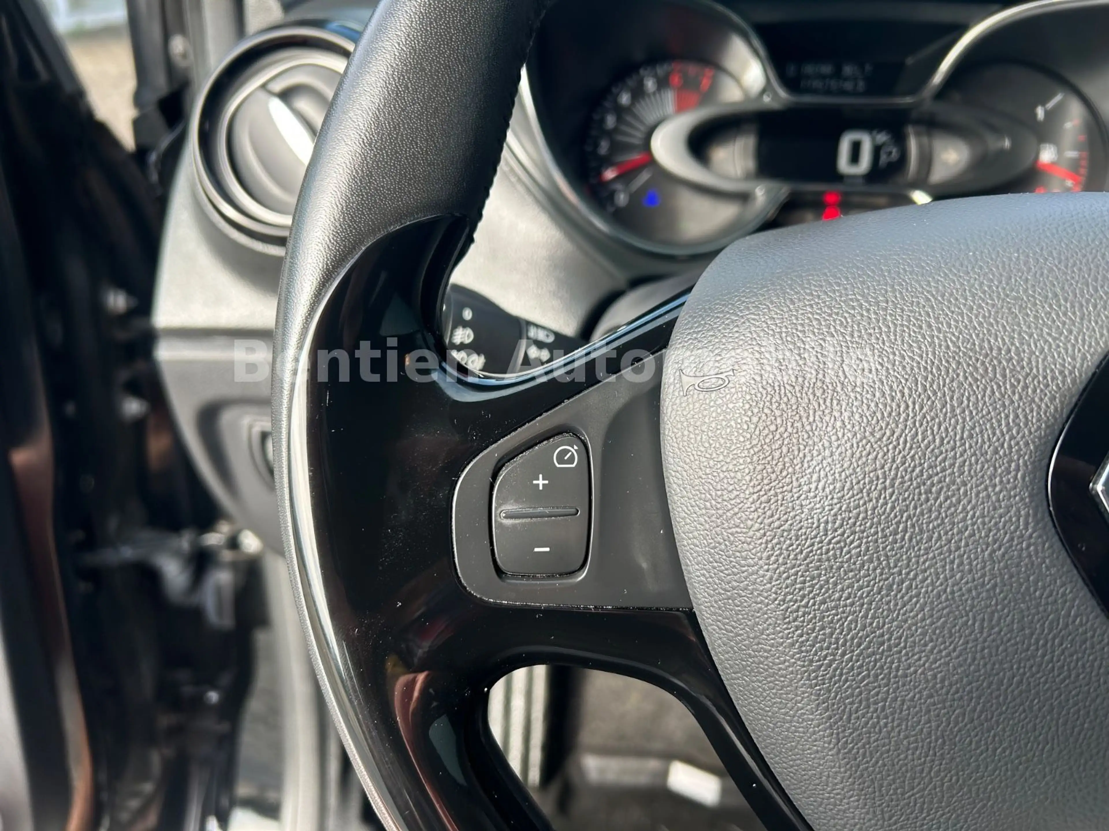 Renault Captur Experience,Navi,SHZ,AHK,PDC,Klima — photo 15