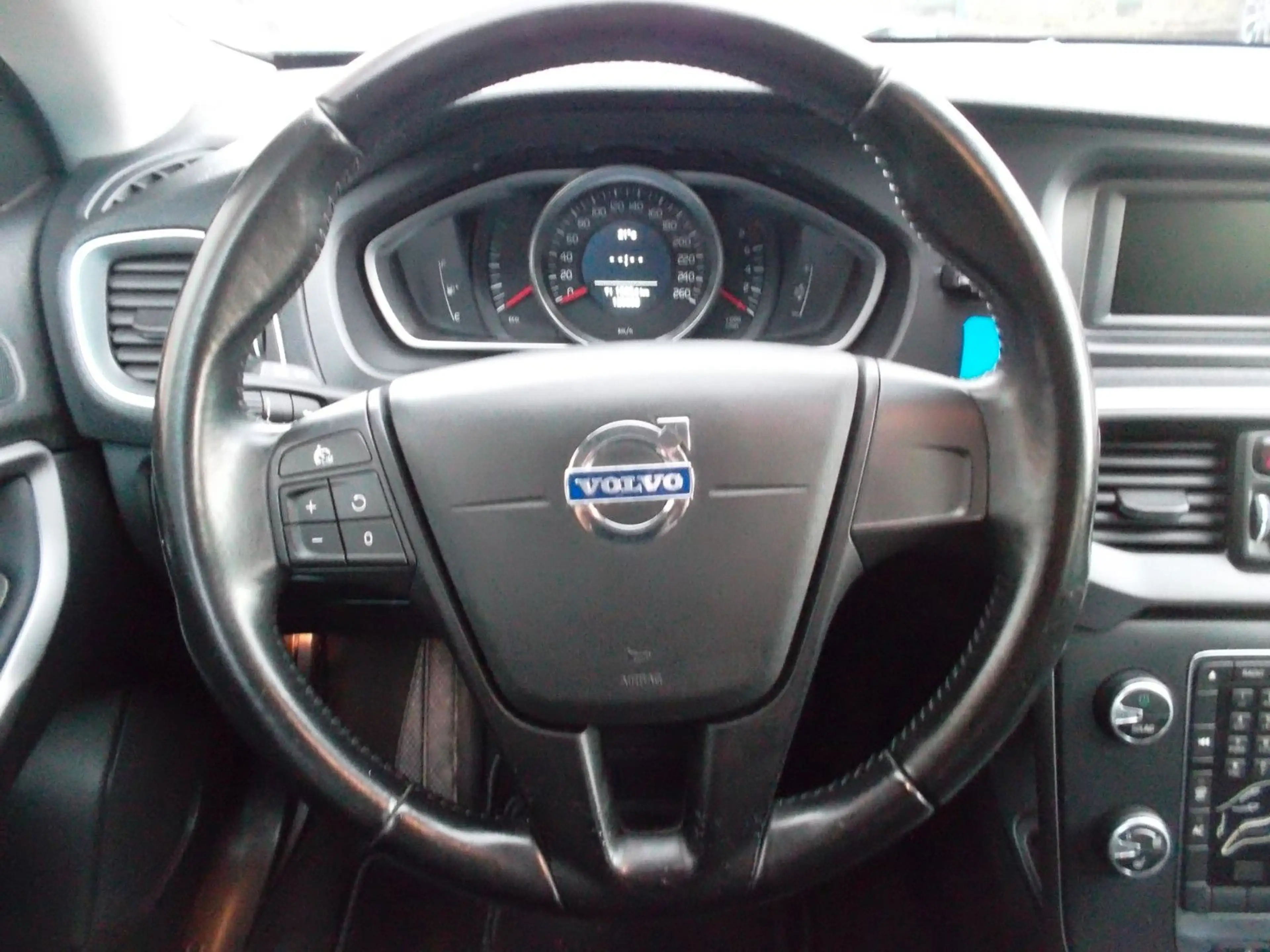 Volvo V40 1,6 Kinetic, 1.HAND — photo 12