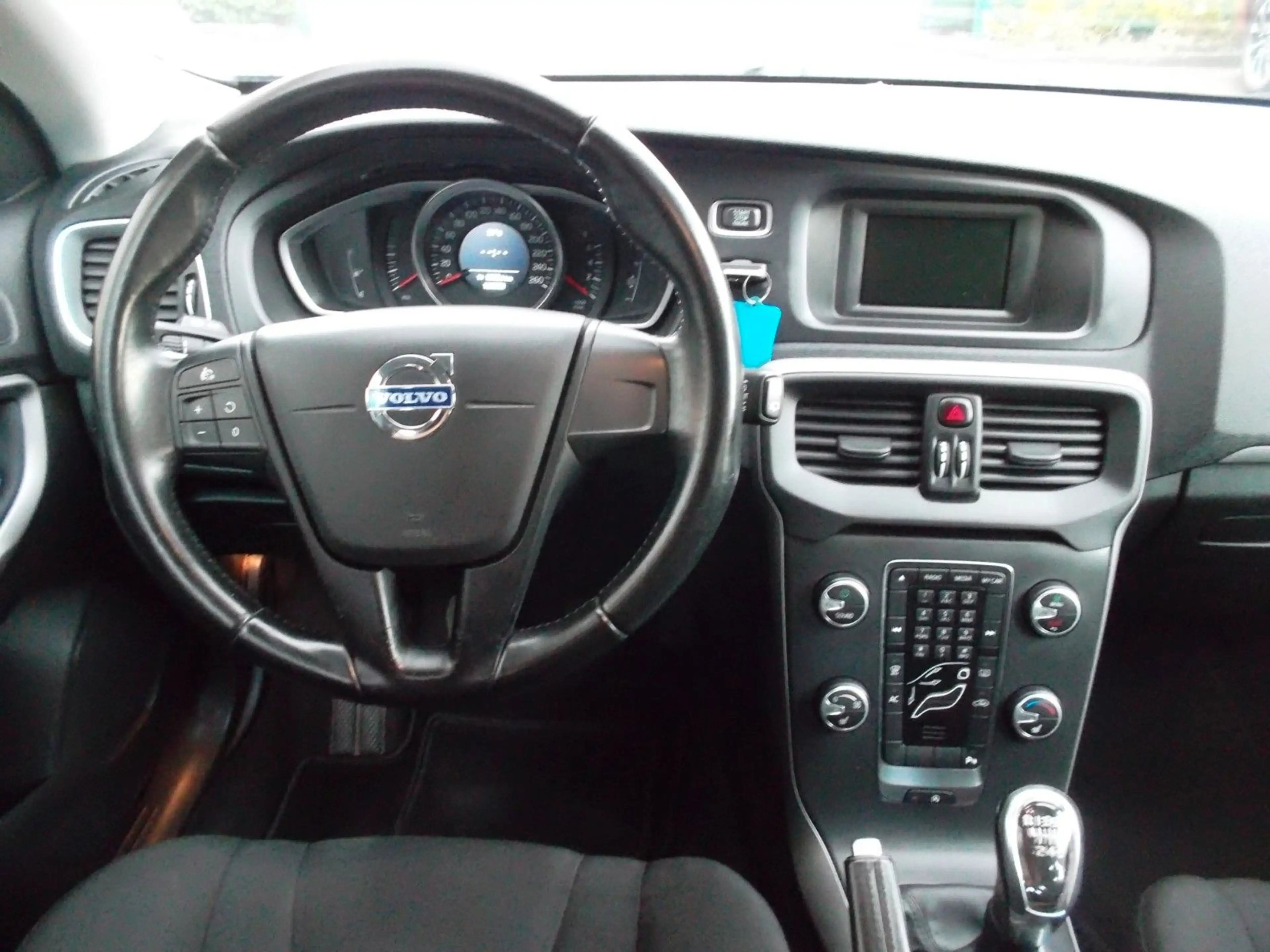 Volvo V40 1,6 Kinetic, 1.HAND — photo 11