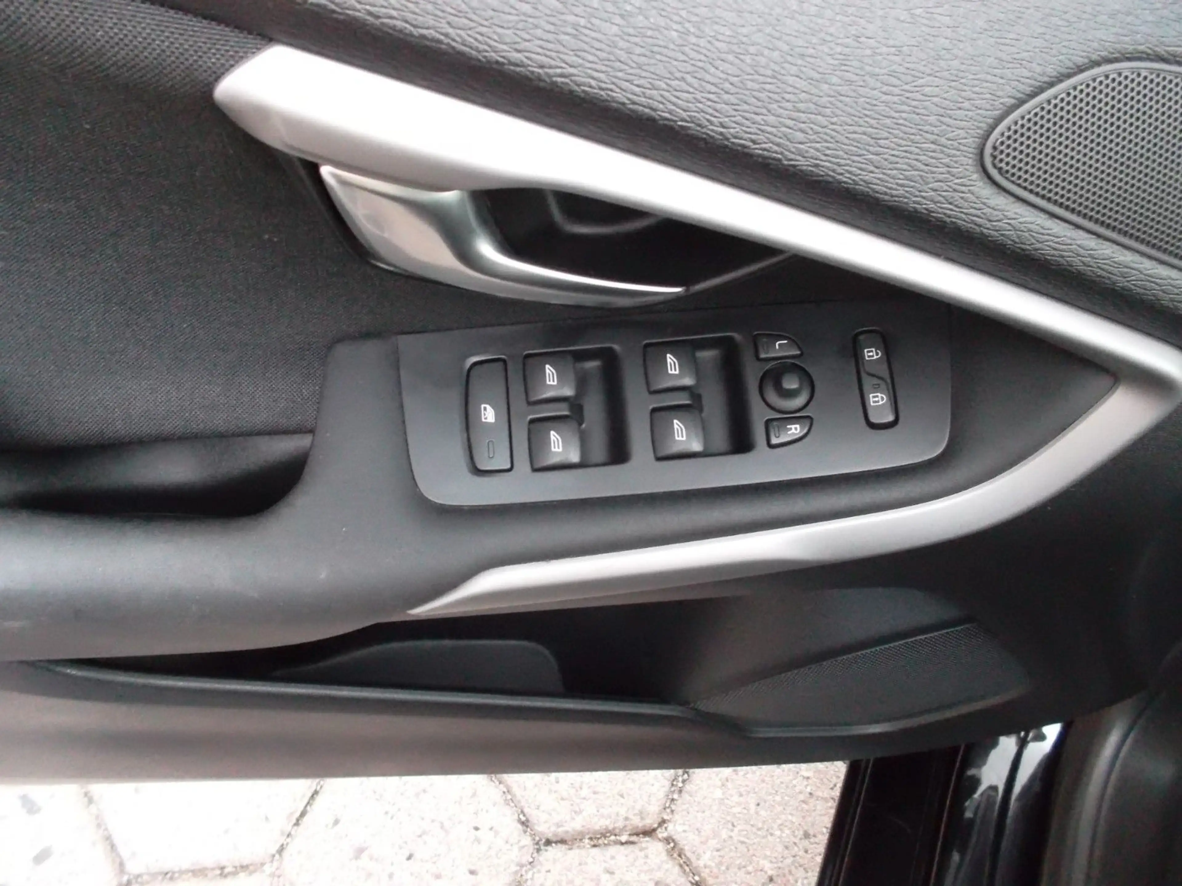 Volvo V40 1,6 Kinetic, 1.HAND — photo 10
