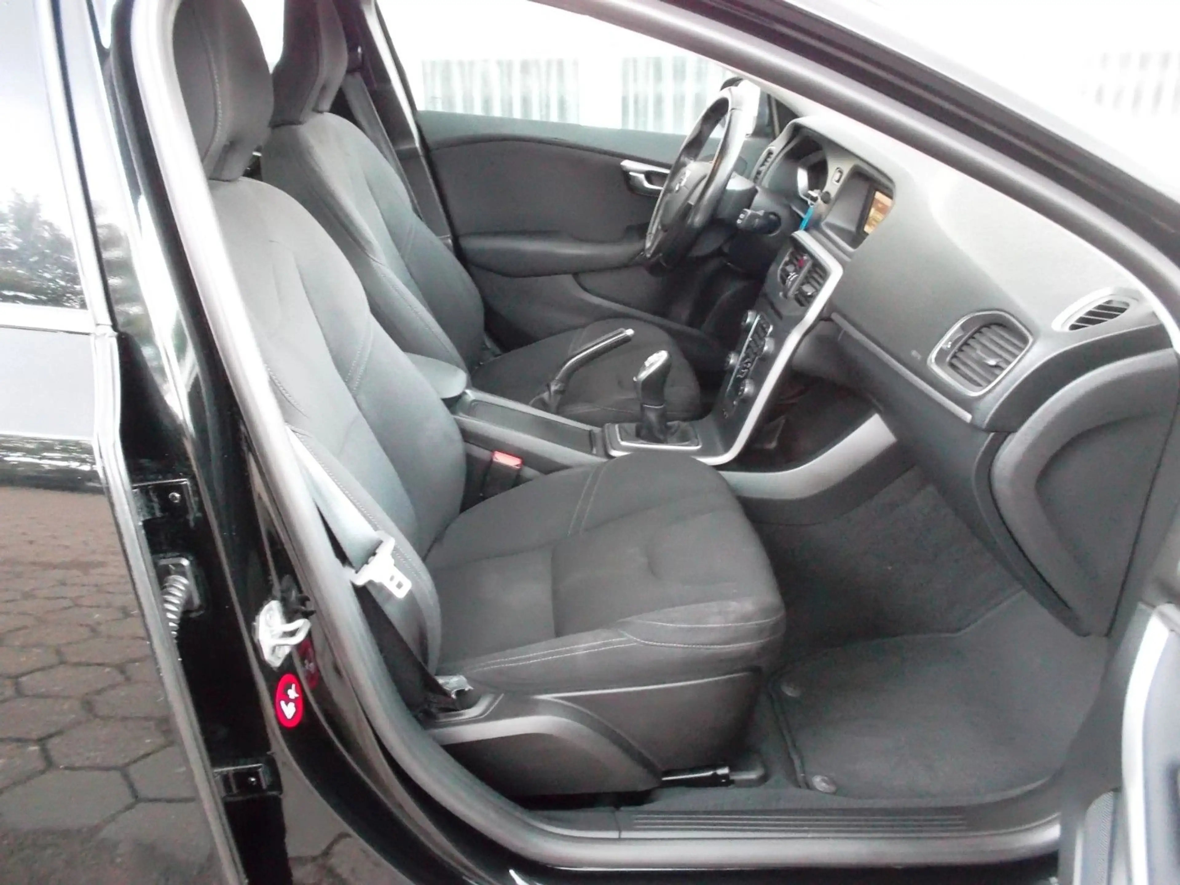 Volvo V40 1,6 Kinetic, 1.HAND — photo 8