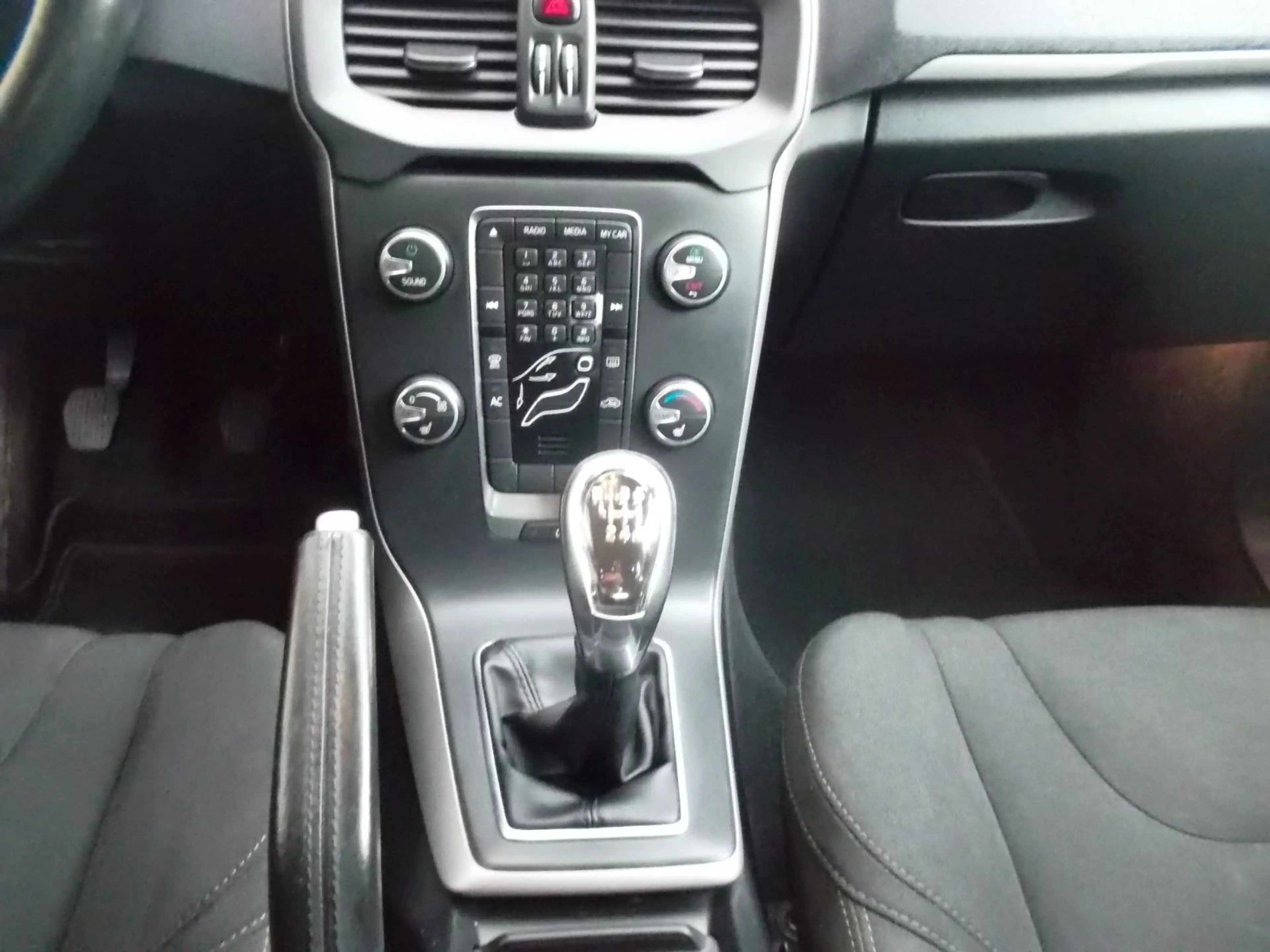 Volvo V40 1,6 Kinetic, 1.HAND — photo 14