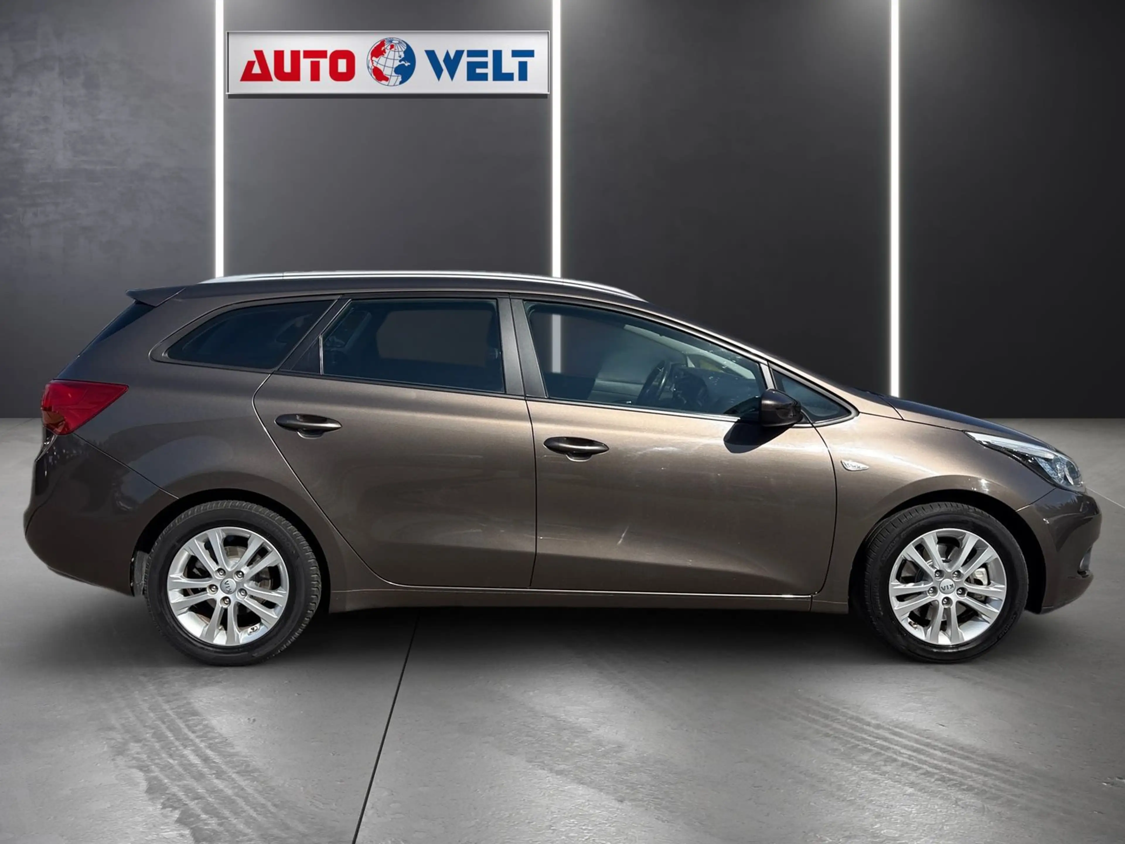 Kia Ceed / cee'd Ceed SW 1.6 Dream Team Sitzheizung AHK PDC Klima — photo 3