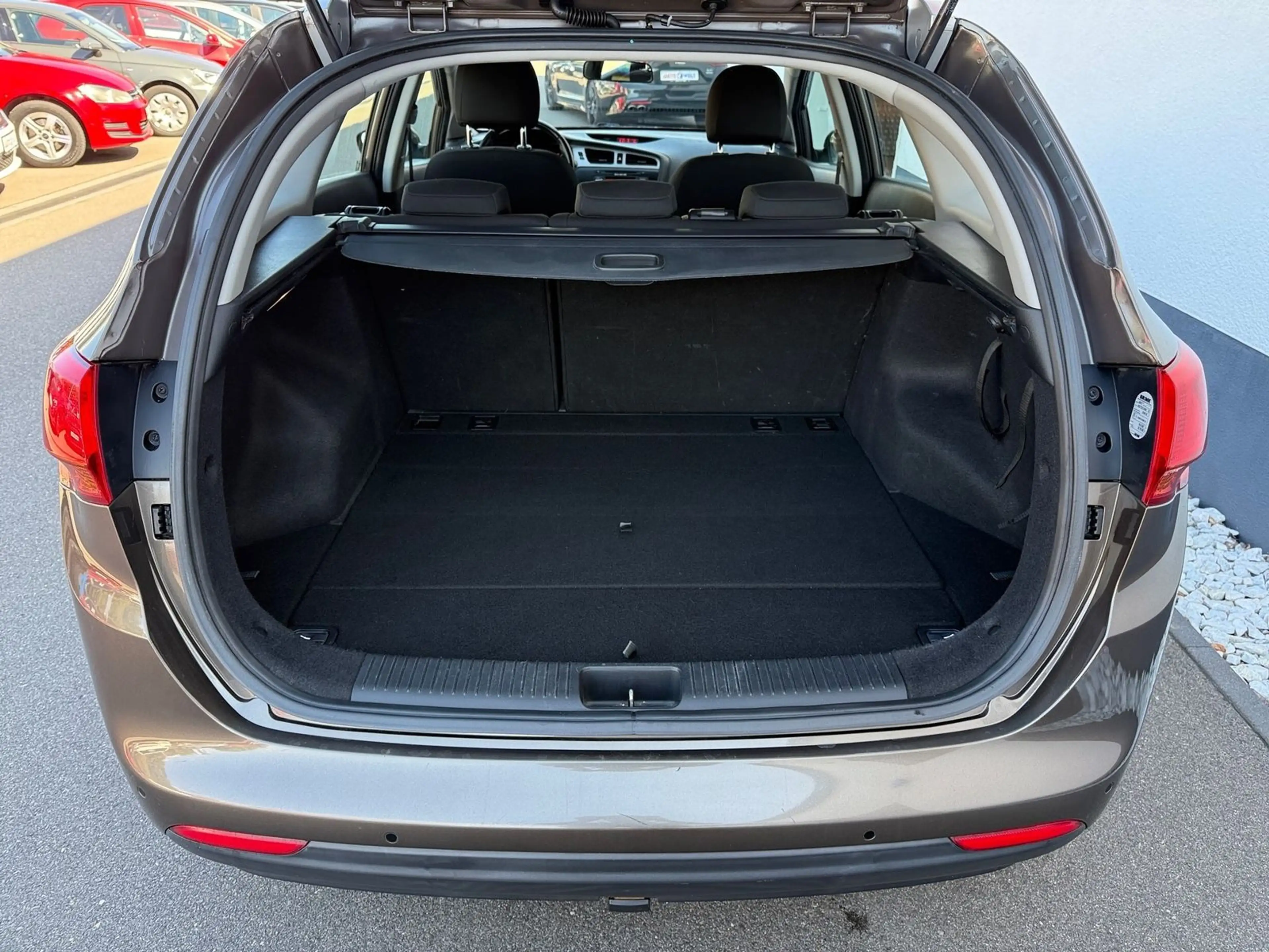 Kia Ceed / cee'd Ceed SW 1.6 Dream Team Sitzheizung AHK PDC Klima — photo 9