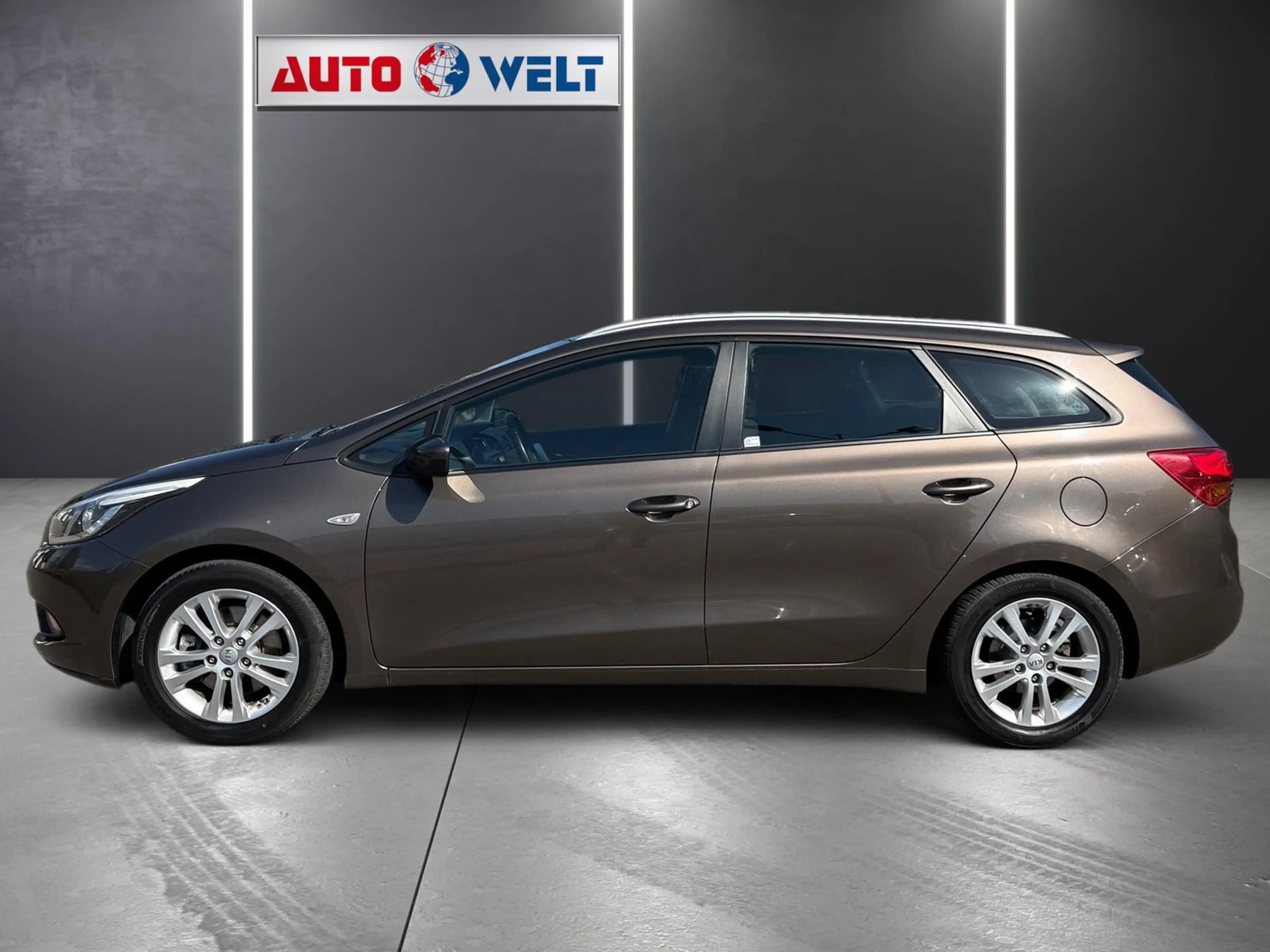 Kia Ceed / cee'd Ceed SW 1.6 Dream Team Sitzheizung AHK PDC Klima — photo 6