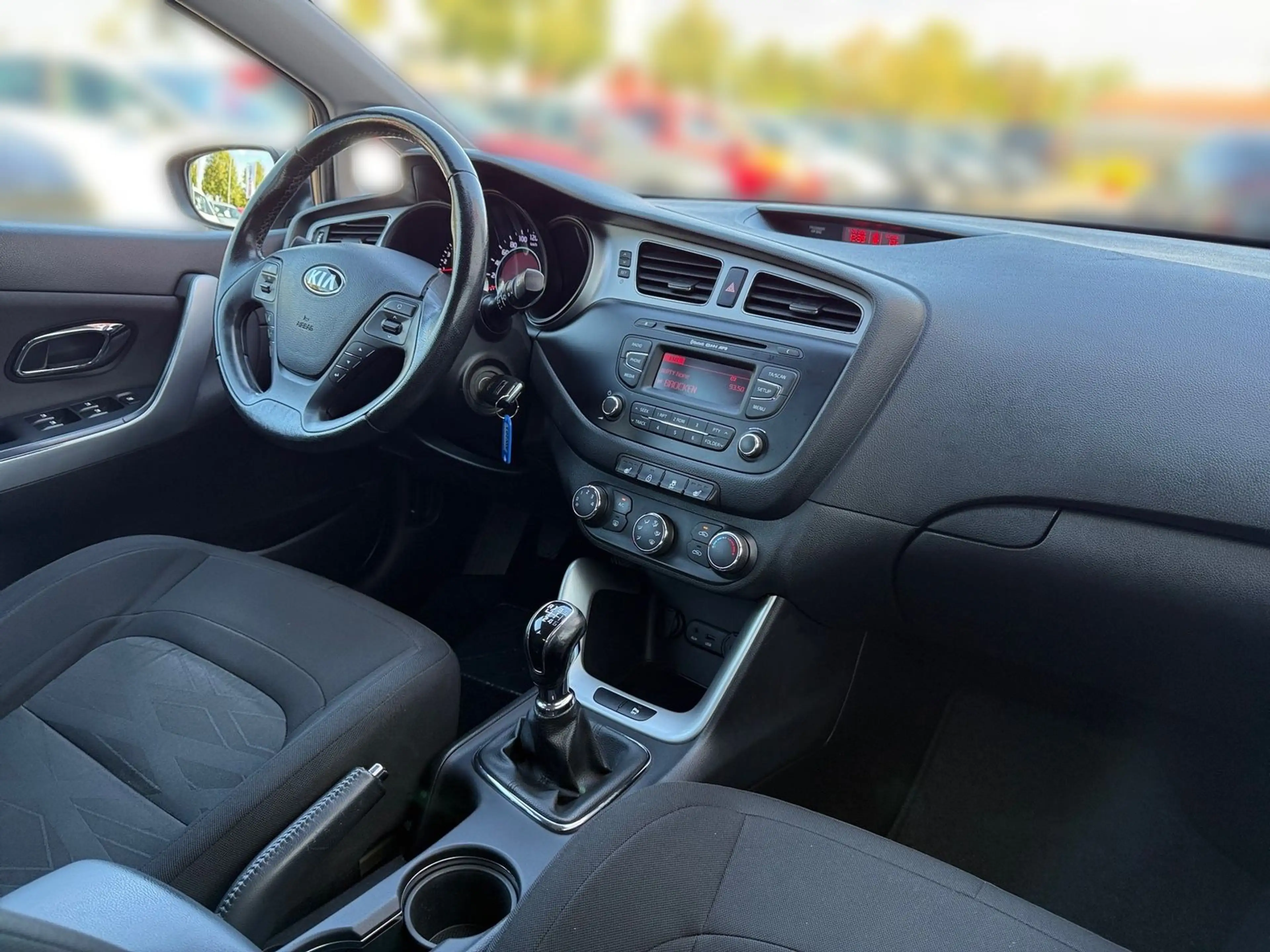 Kia Ceed / cee'd Ceed SW 1.6 Dream Team Sitzheizung AHK PDC Klima — photo 14