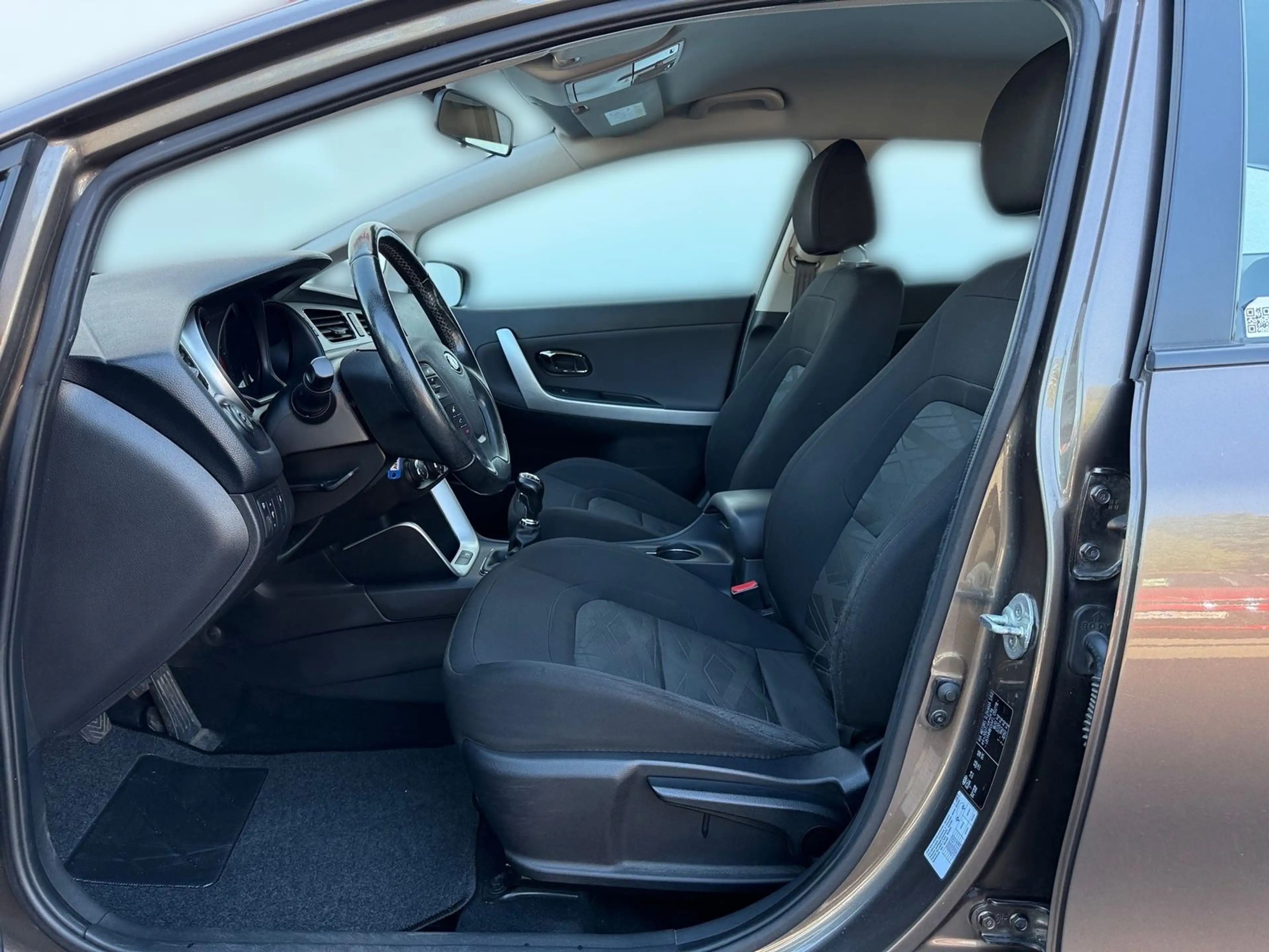 Kia Ceed / cee'd Ceed SW 1.6 Dream Team Sitzheizung AHK PDC Klima — photo 10