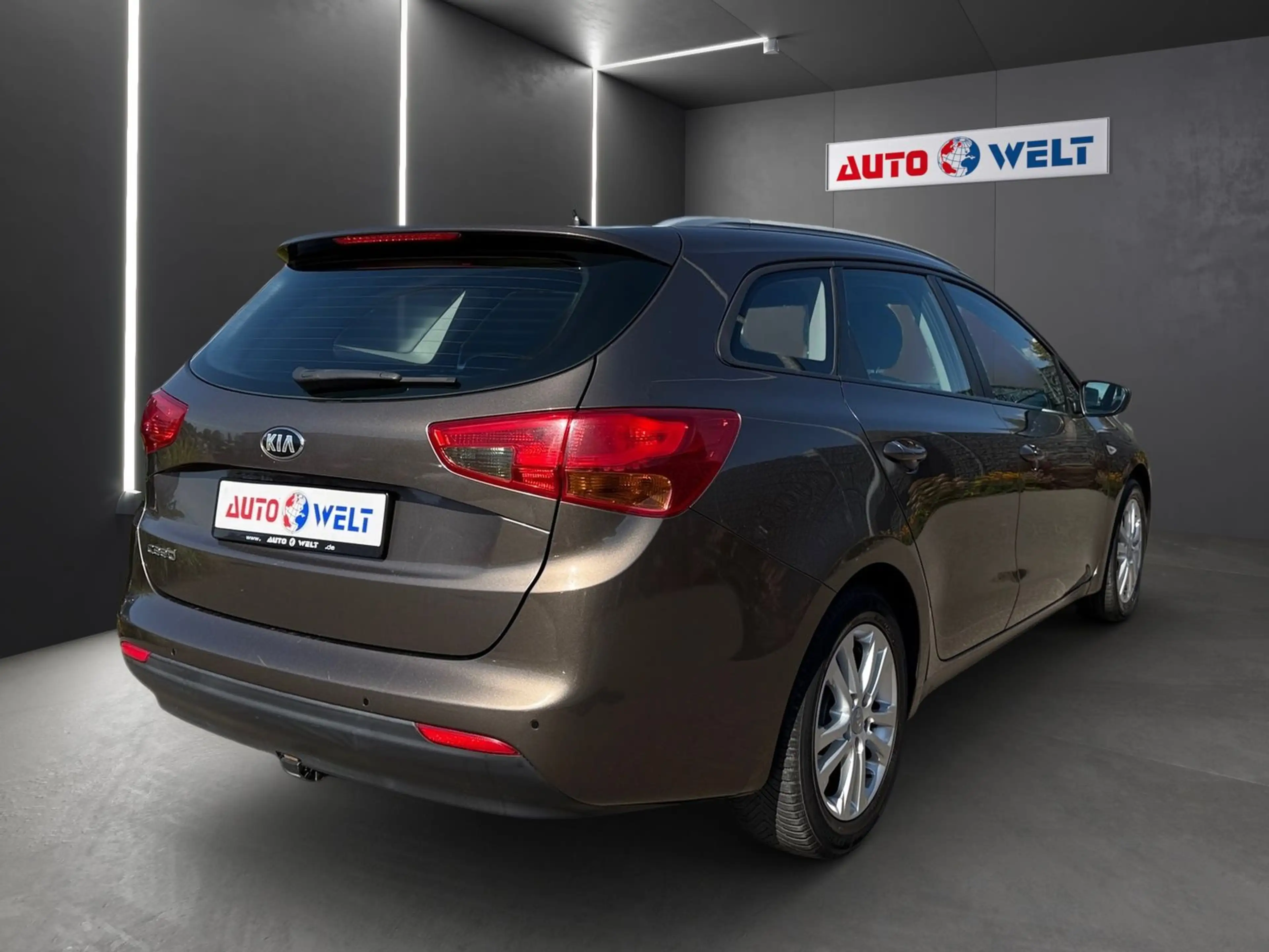 Kia Ceed / cee'd Ceed SW 1.6 Dream Team Sitzheizung AHK PDC Klima — photo 4