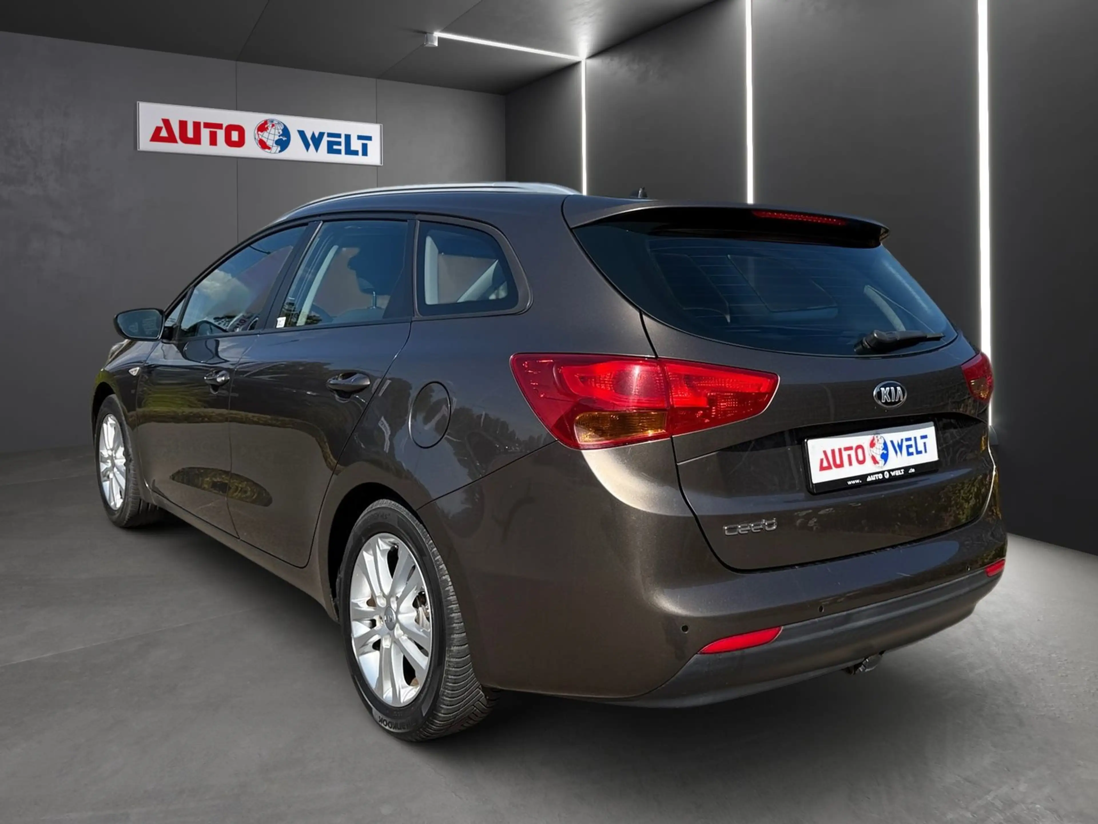 Kia Ceed / cee'd Ceed SW 1.6 Dream Team Sitzheizung AHK PDC Klima — photo 5