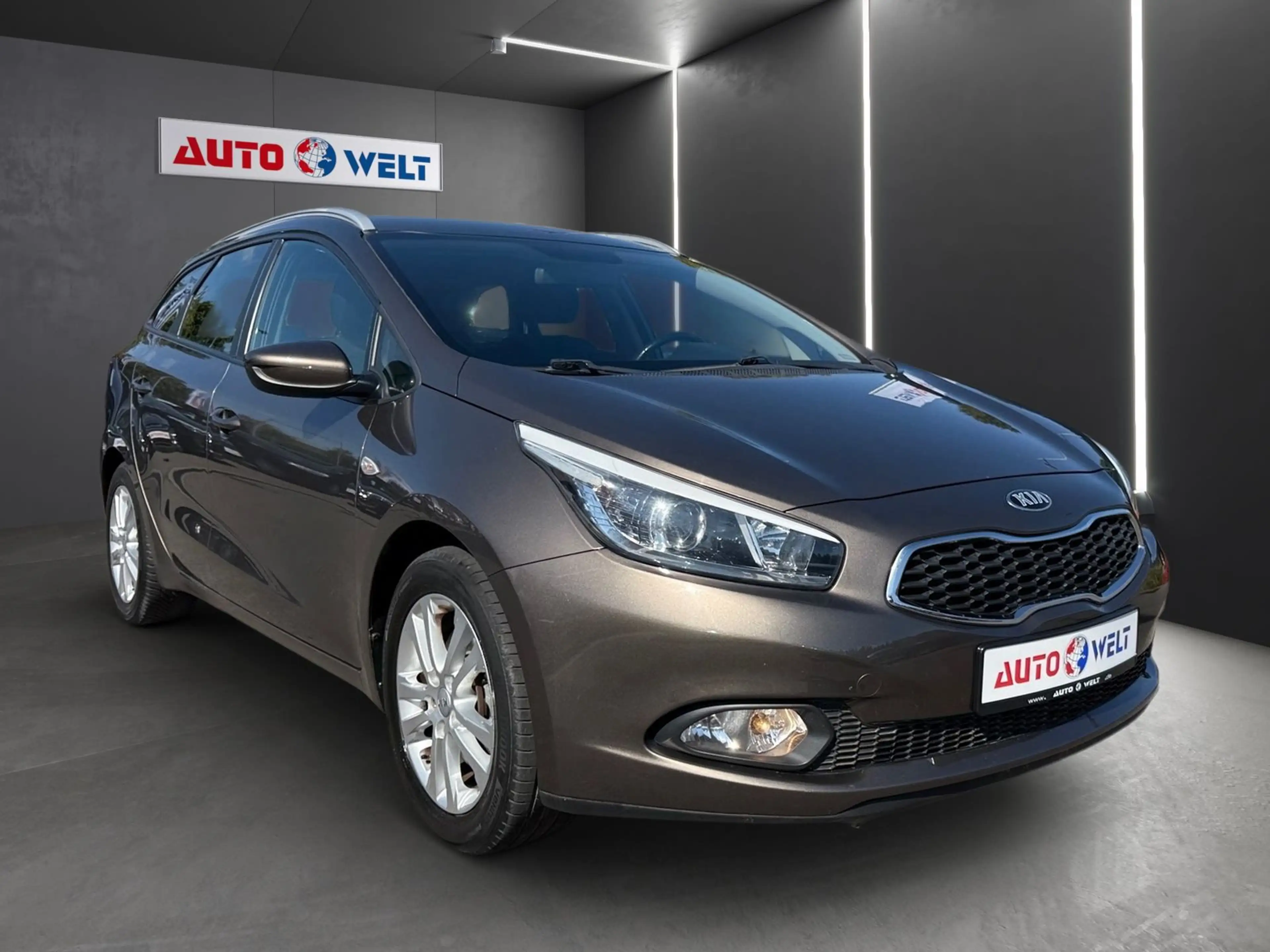 Kia Ceed / cee'd Ceed SW 1.6 Dream Team Sitzheizung AHK PDC Klima — photo 2