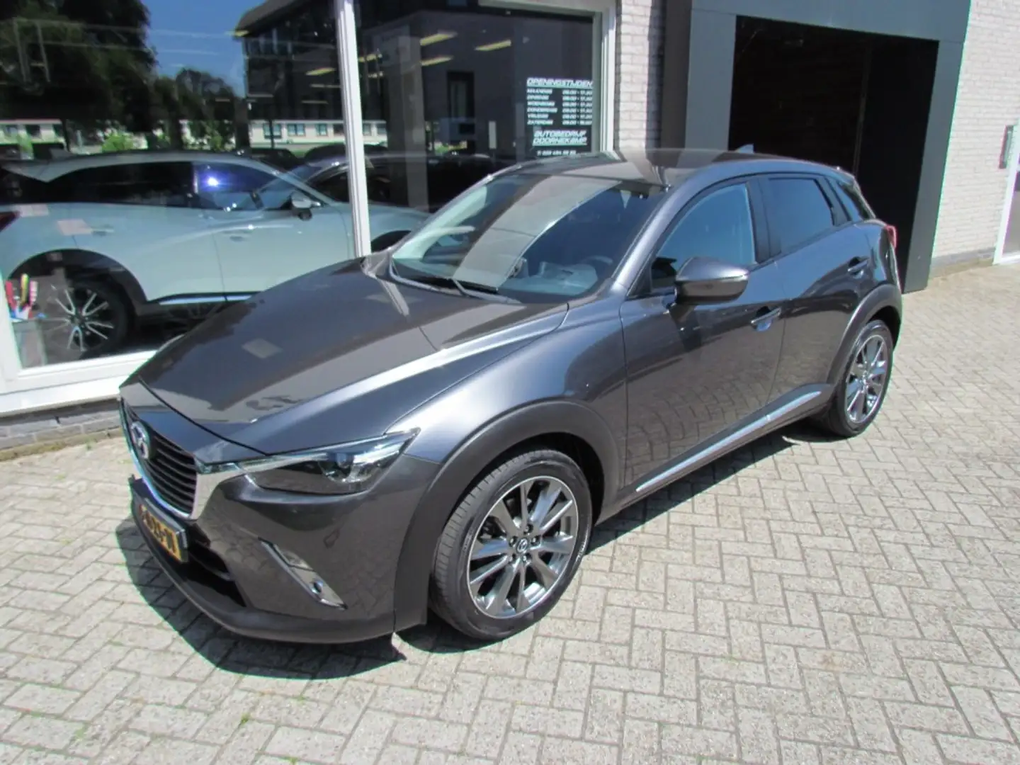 Mazda CX-3 2.0 Skyactiv-G 120pk 6AT 2WD GT- Luxury Trekhaak Grijs - 2