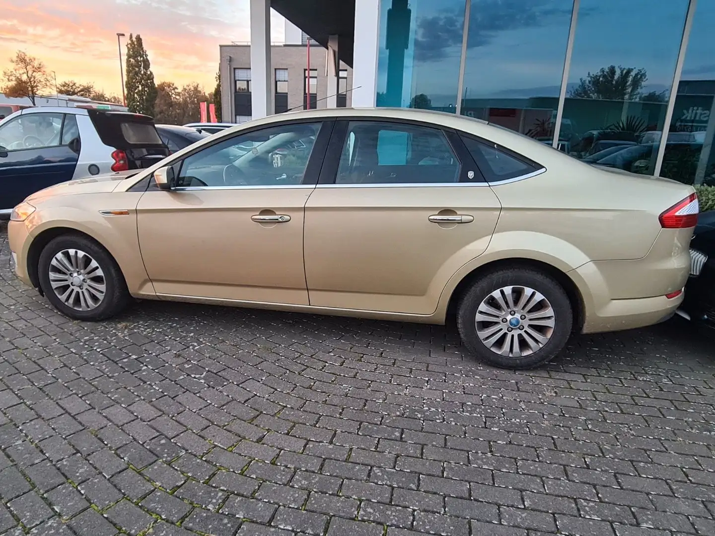 Ford Mondeo Lim. Ghia Automatik Gold - 1