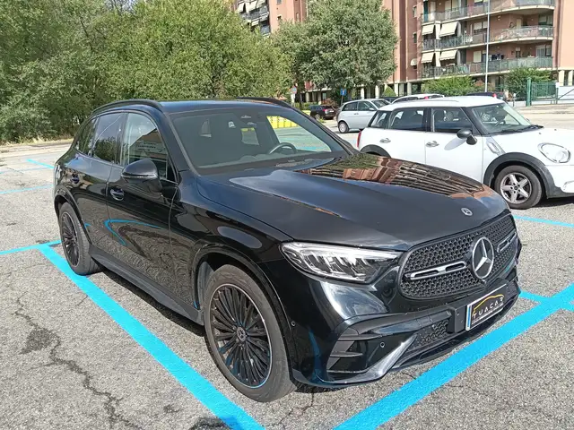 Mercedes-Benz GLC view 3