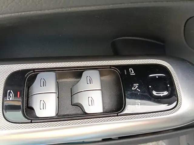 Mercedes-Benz GLC view 9