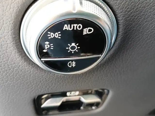Mercedes-Benz GLC view 13