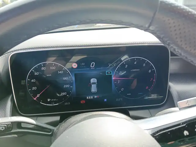 Mercedes-Benz GLC view 18