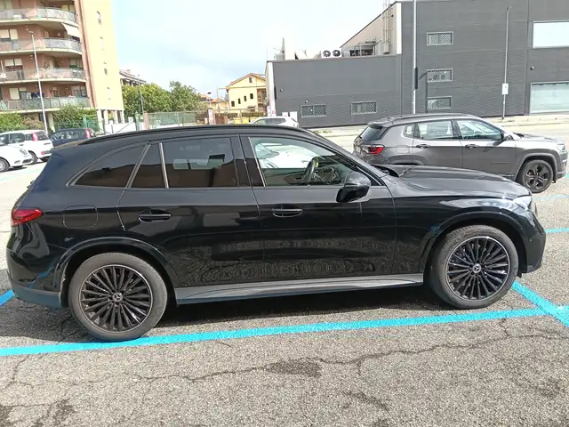 Mercedes-Benz GLC view 4