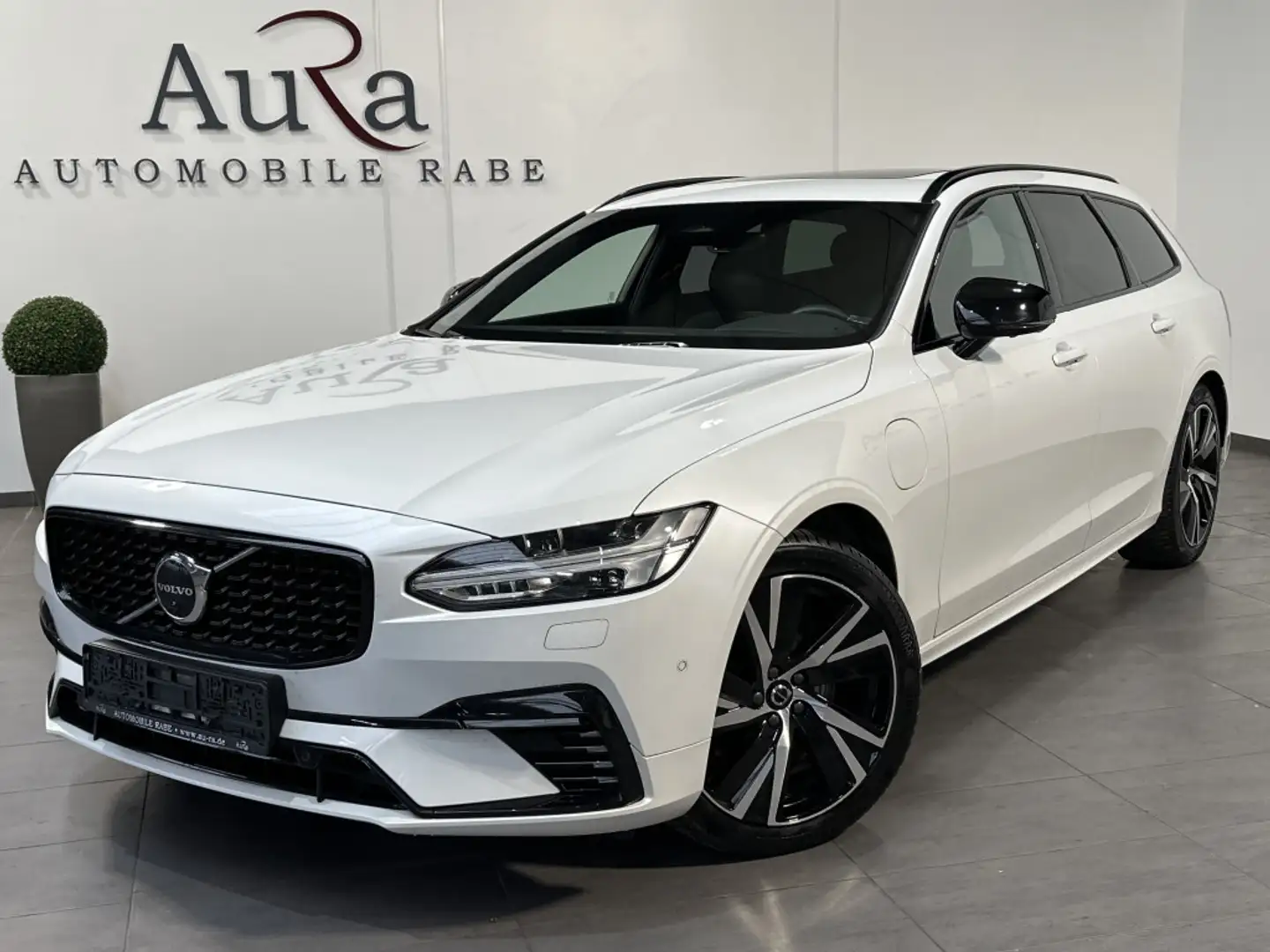 Volvo V90 T6 Recharge AWD Plus Dark NAV+LED+AHK+PANORAMA Weiß - 2