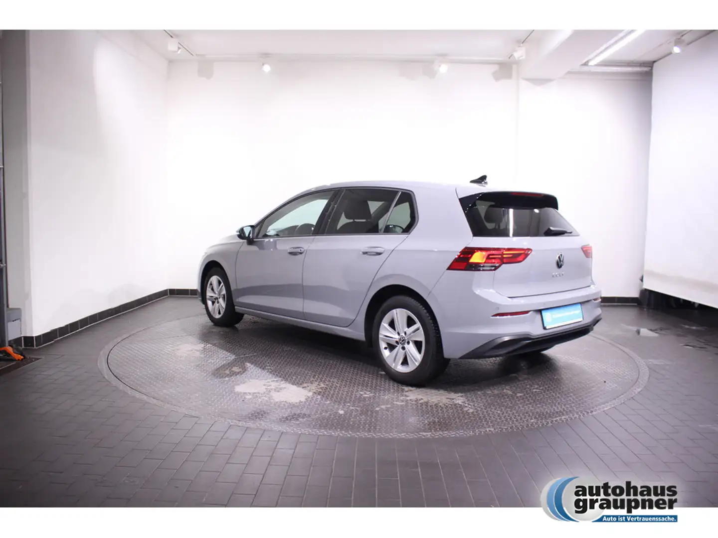 Volkswagen Golf VIII 1.0 TSI Life KLIMA PDC NAVI LED Grau - 2
