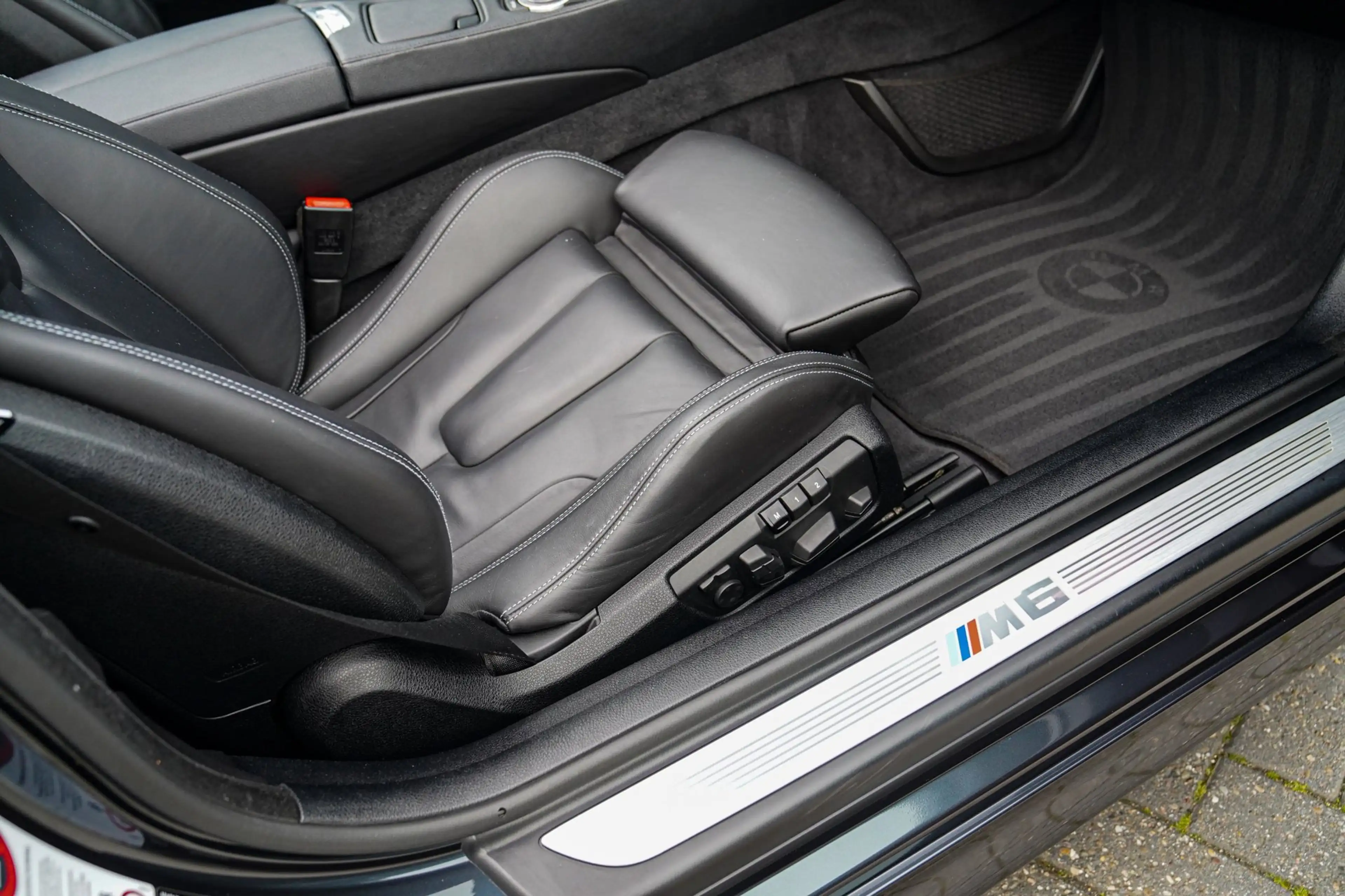 BMW M6 6-serie Cabrio | Carbon | 360 cam | Head up Displa — photo 15
