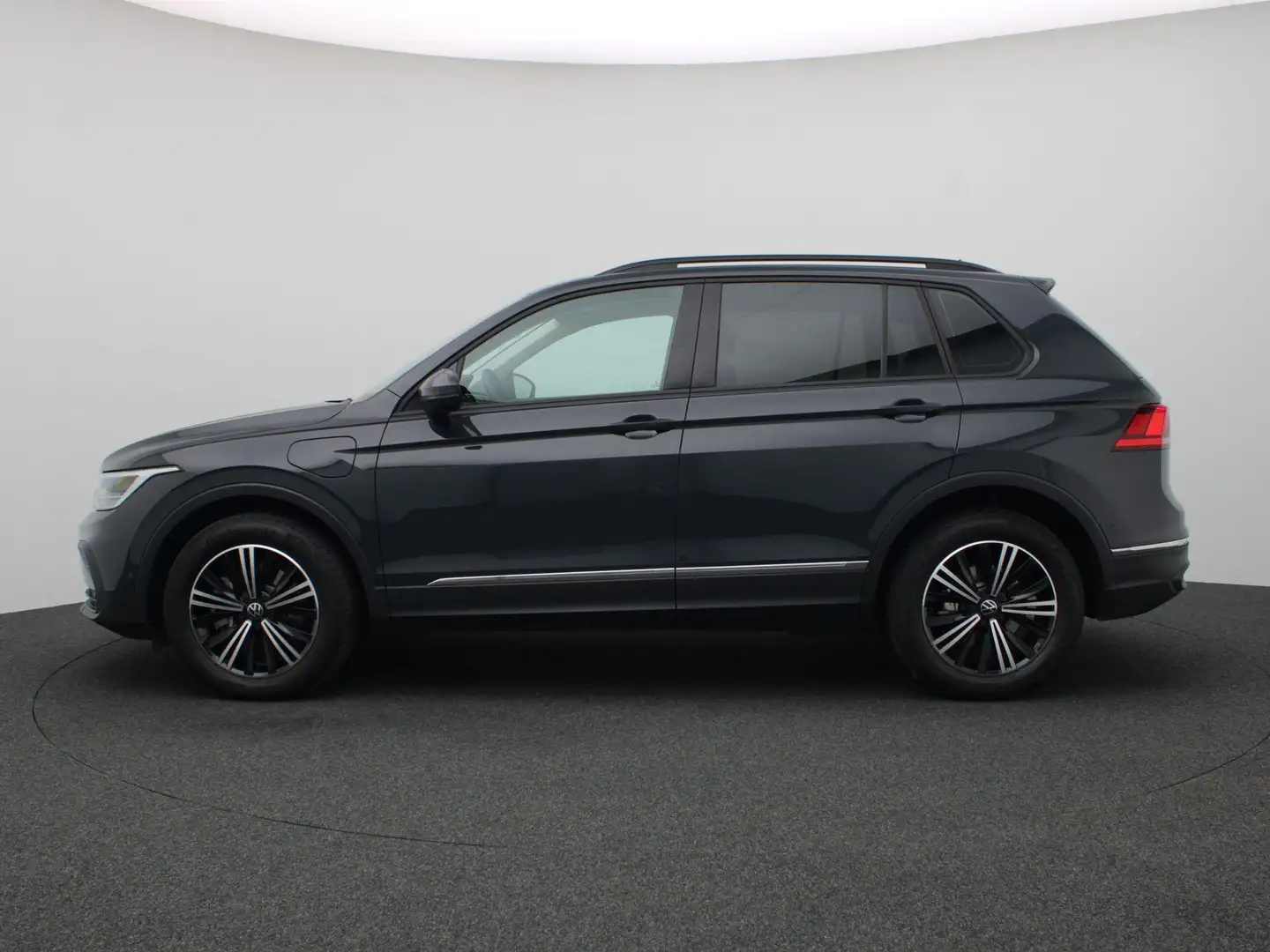 Volkswagen Tiguan 1.4 TSI e-hybrid Life Business 245PK DSG Led kopla Grijs - 2