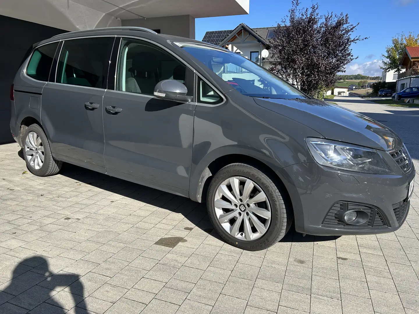 SEAT Alhambra 2,0 TDI Grau - 2