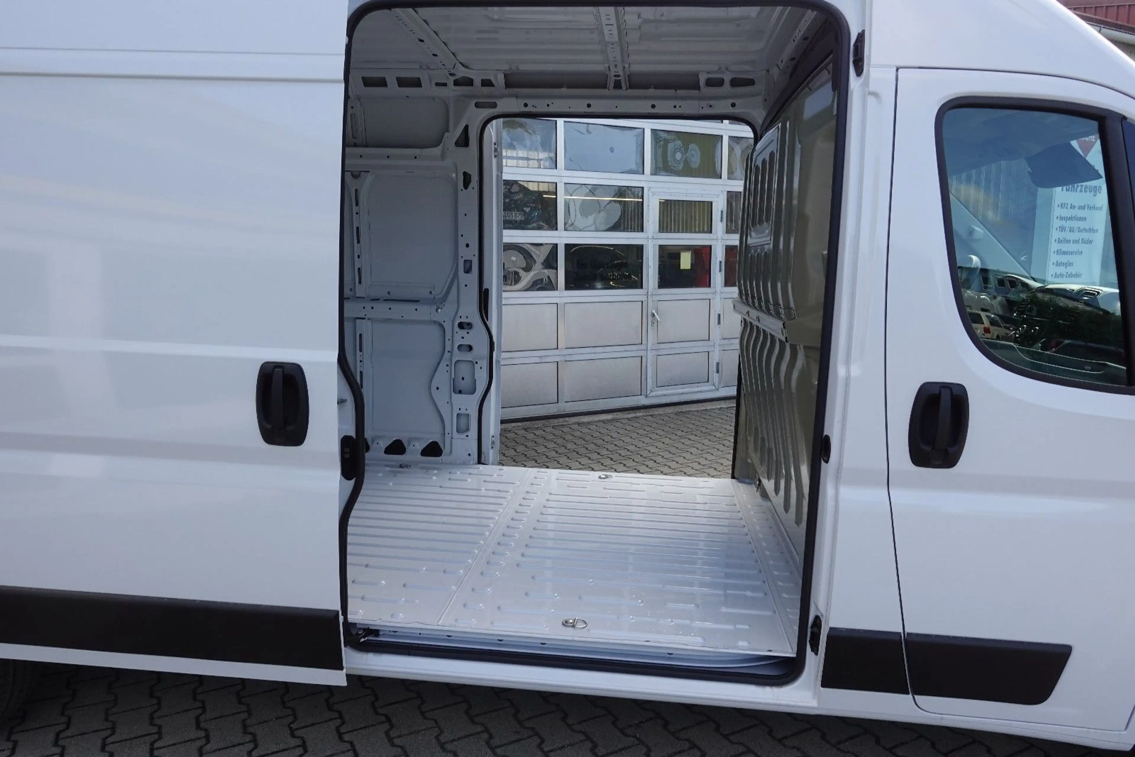 Peugeot Boxer Kasten 335 L3H2 BlueHDi 140 2 Schiebetüren — photo 6