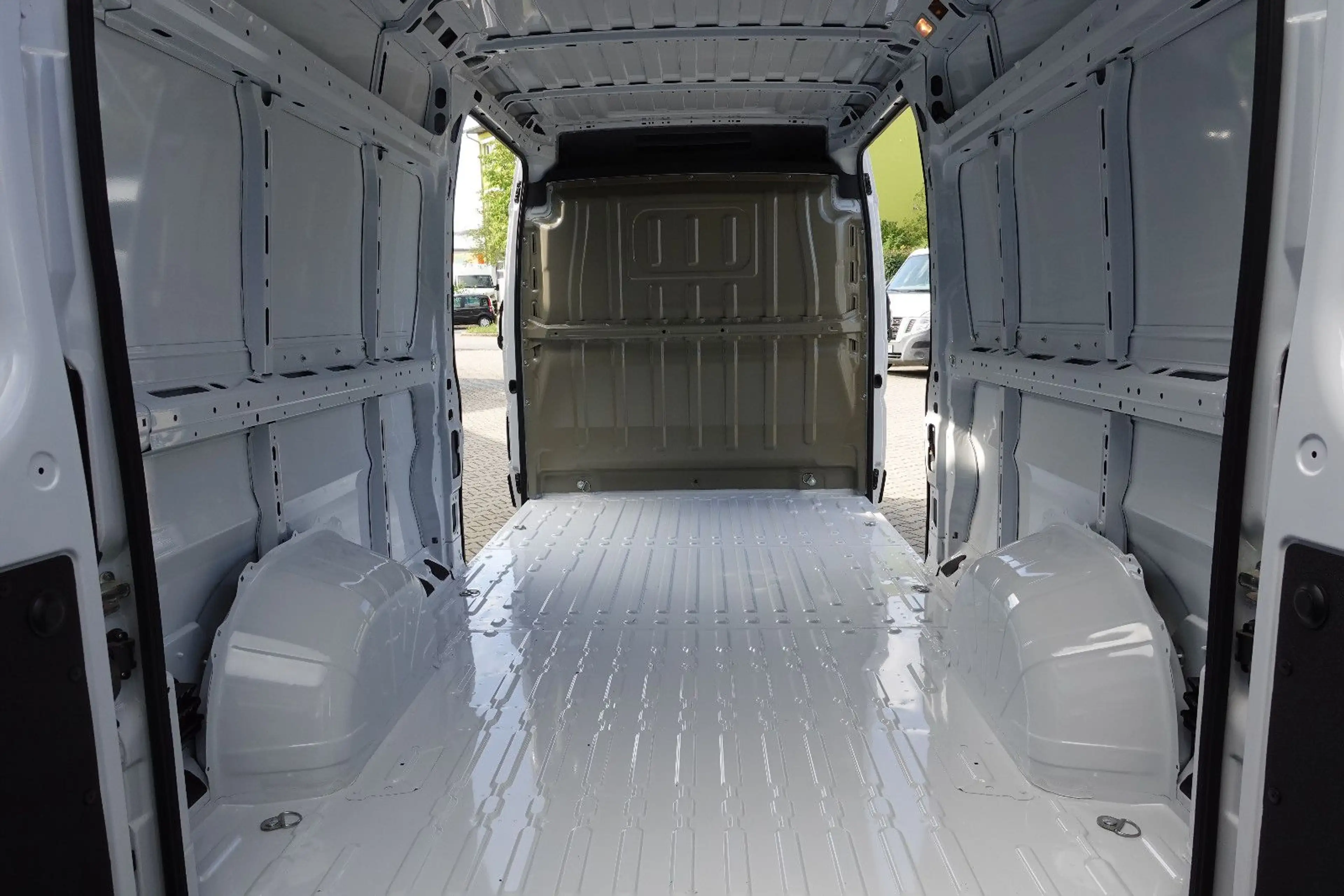 Peugeot Boxer Kasten 335 L3H2 BlueHDi 140 2 Schiebetüren — photo 14