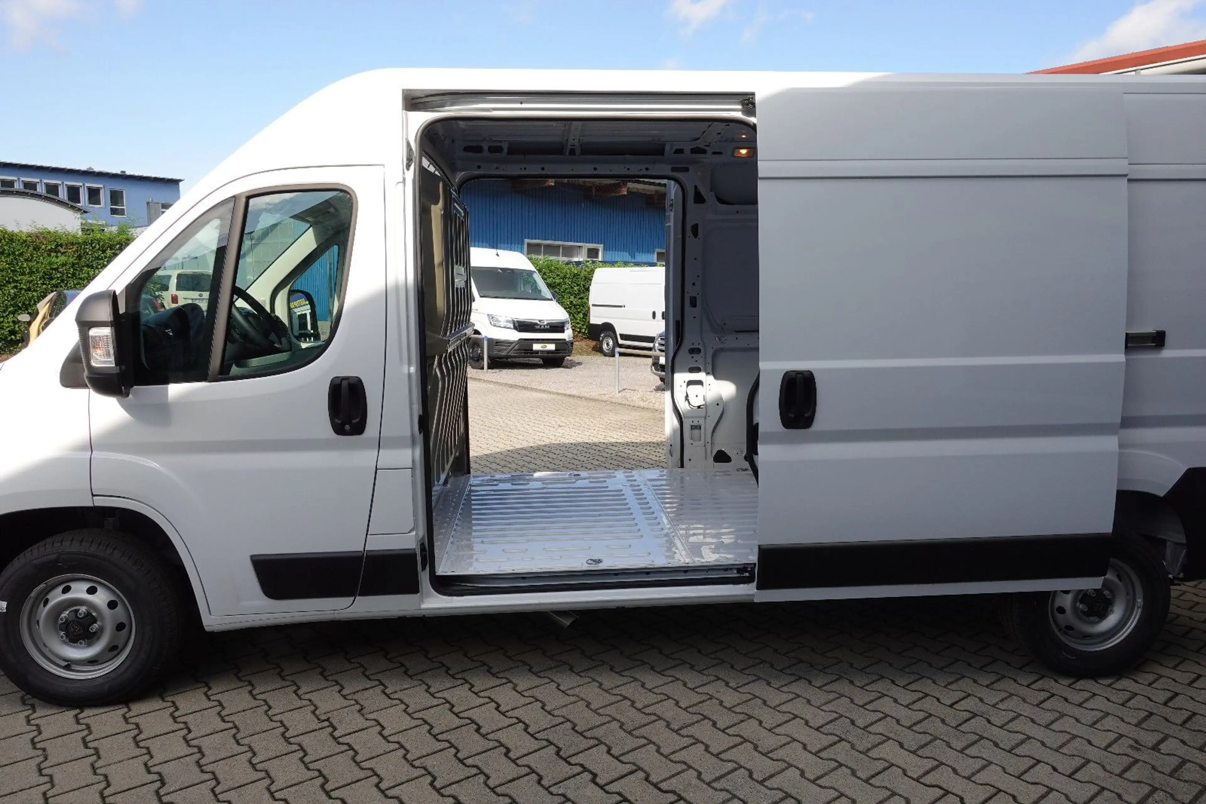 Peugeot Boxer Kasten 335 L3H2 BlueHDi 140 2 Schiebetüren — photo 13